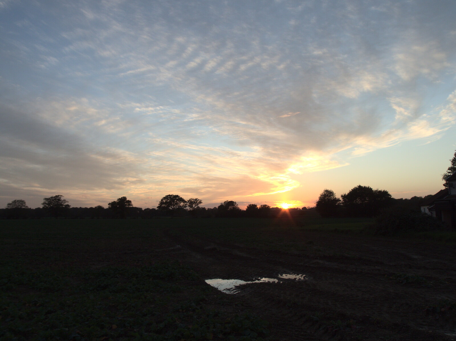 A sunset between Mellis and Thornham from Pre-Lockdown in Station 119, Eye, Suffolk - 4th November 2020