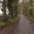 Nosher's bike leans against a tree, Pre-Lockdown in Station 119, Eye, Suffolk - 4th November 2020