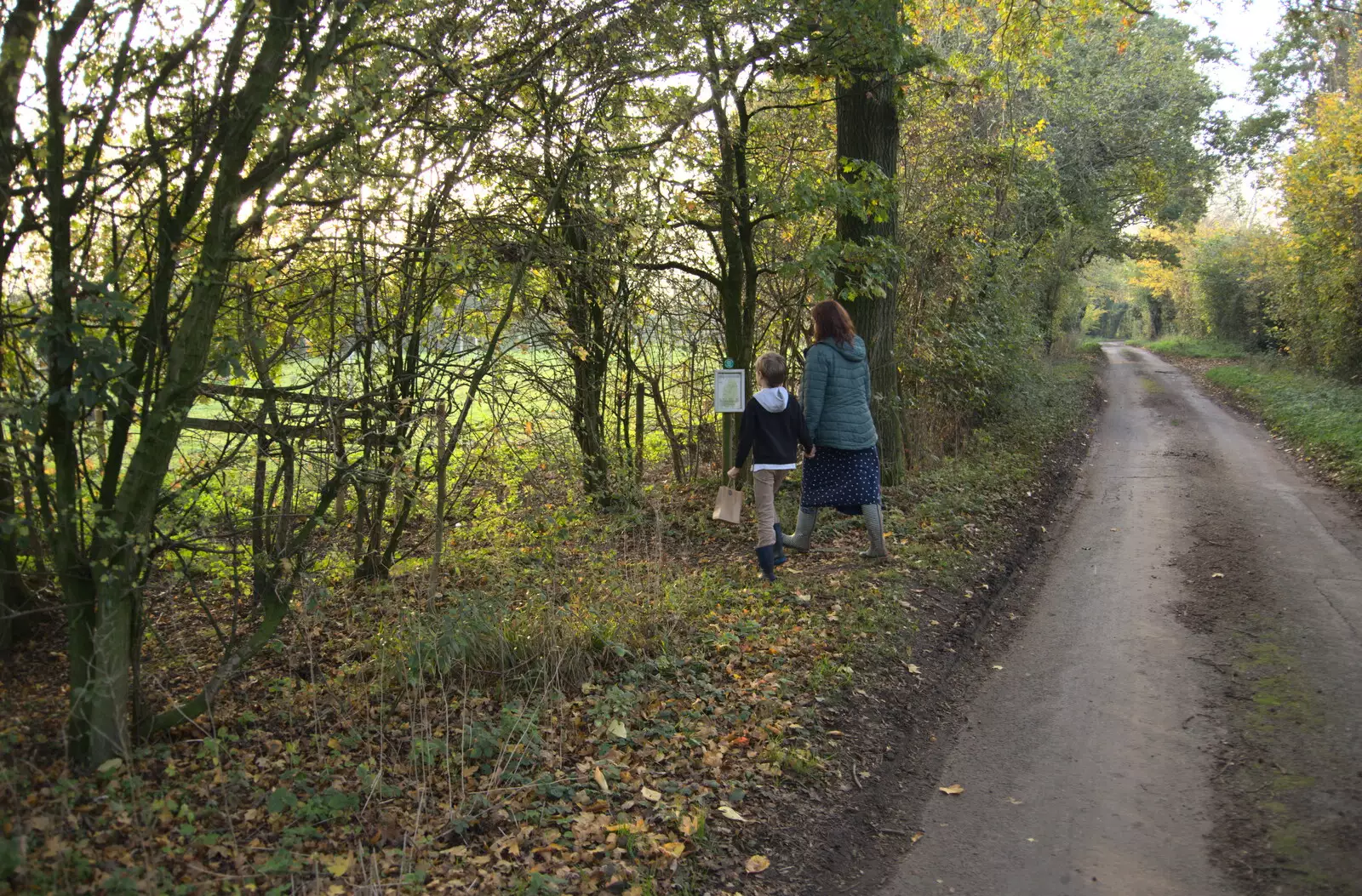 Harry and Isobel veer off onto the path, from To See the Hairy Pigs, Thrandeston, Suffolk - 7th November 2020