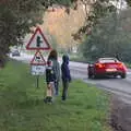 We wait for a safe gap to cross the A140, To See the Hairy Pigs, Thrandeston, Suffolk - 7th November 2020