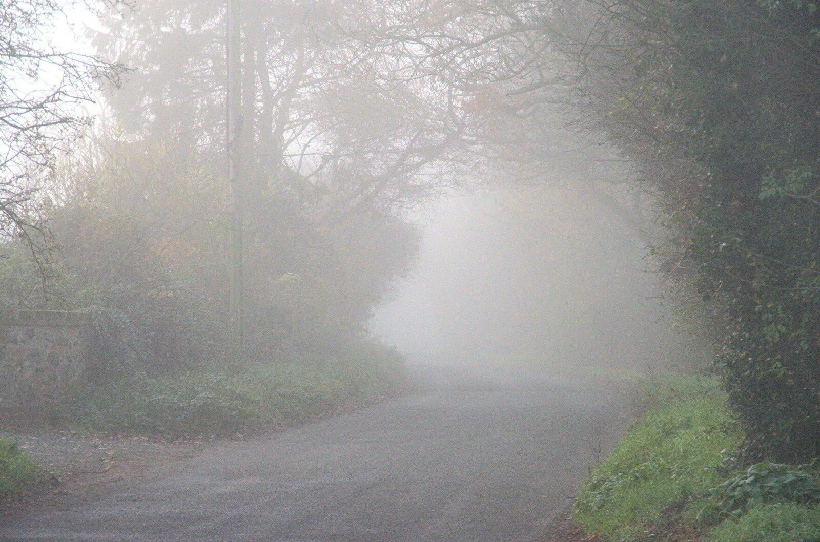 The misty road to Eye from A Return to the Oaksmere, Brome, Suffolk - 8th December 2020