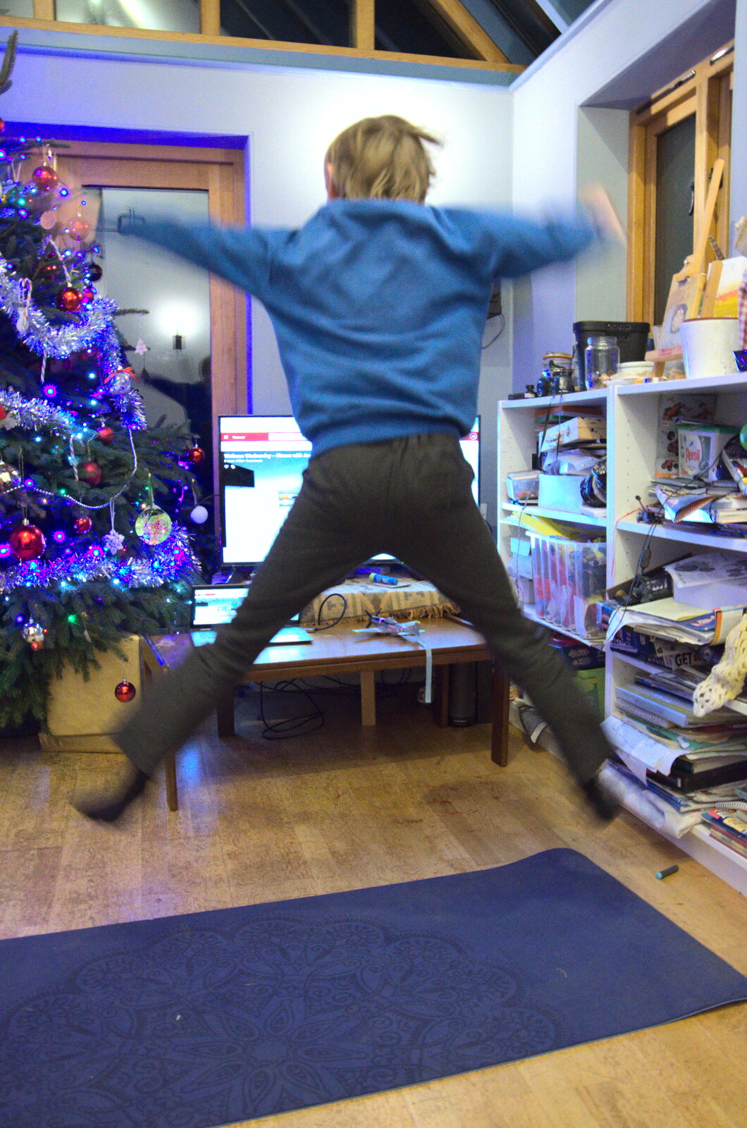 Harry's really getting into star jumps from Joe Wicks and Diss on Saturday, Norfolk - 19th December 2020
