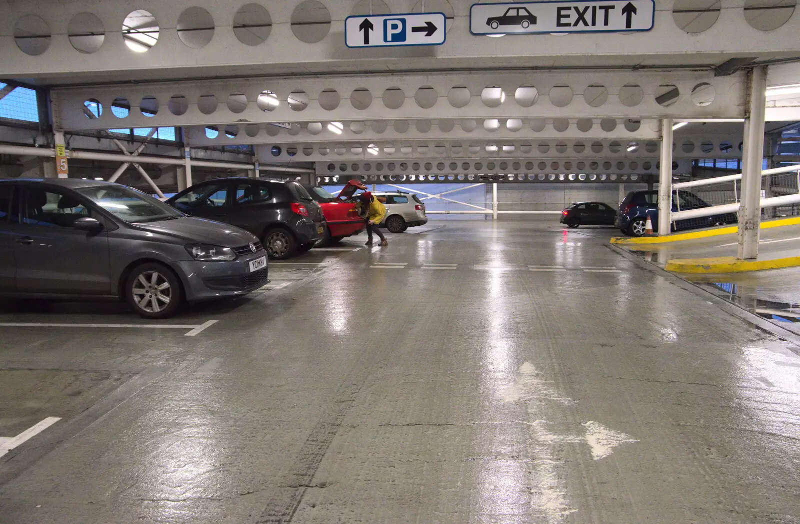 Loading up the car in St. Andrew's, from A Bit of Christmas Shopping, Norwich, Norfolk - 23rd December 2020