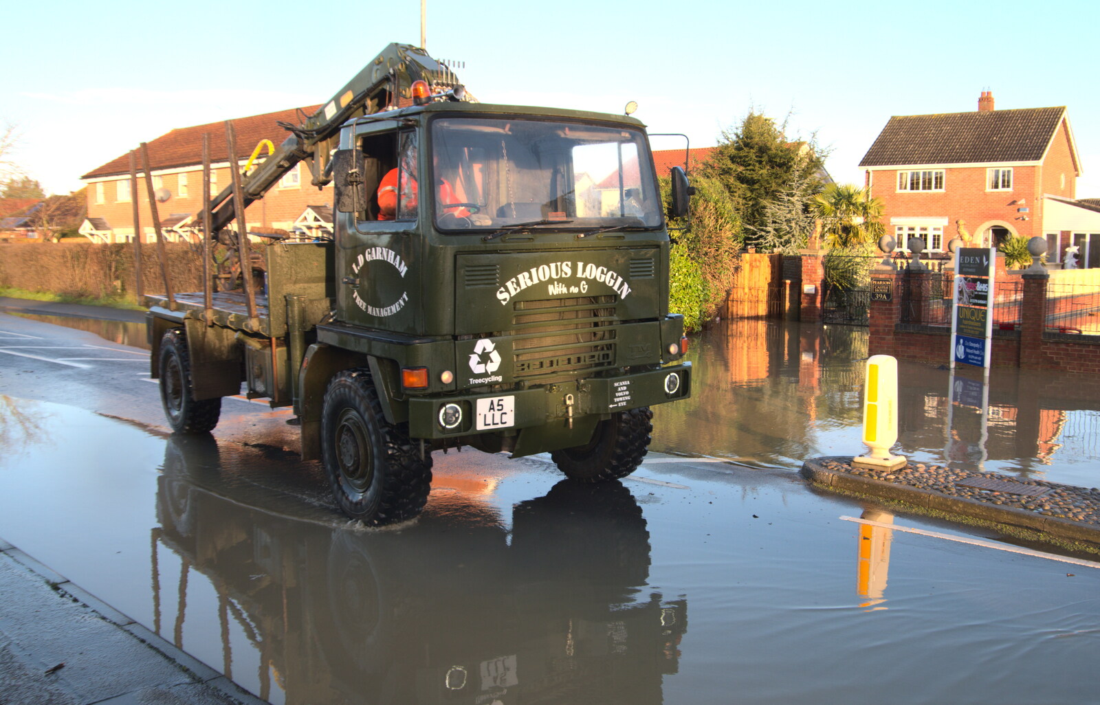 The Serious Loggin' lorry has the wheels for it from The Christmas Eve Floods, Diss, Norfolk - 24th December 2020