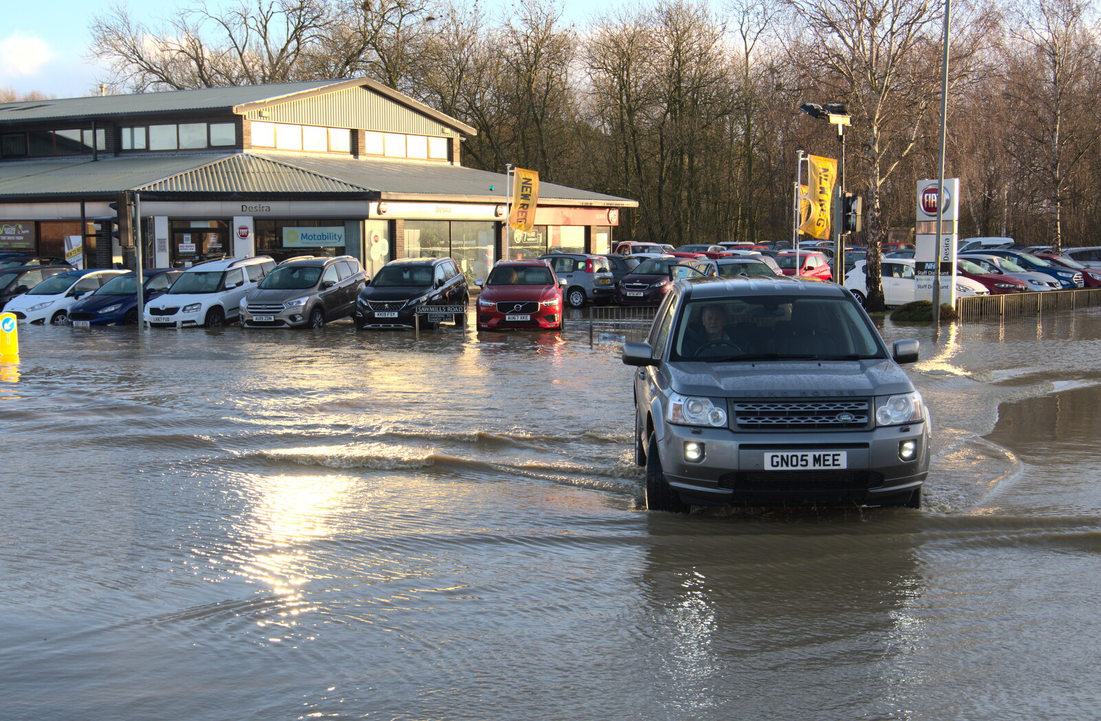 A Land Rover makes it through from The Christmas Eve Floods, Diss, Norfolk - 24th December 2020