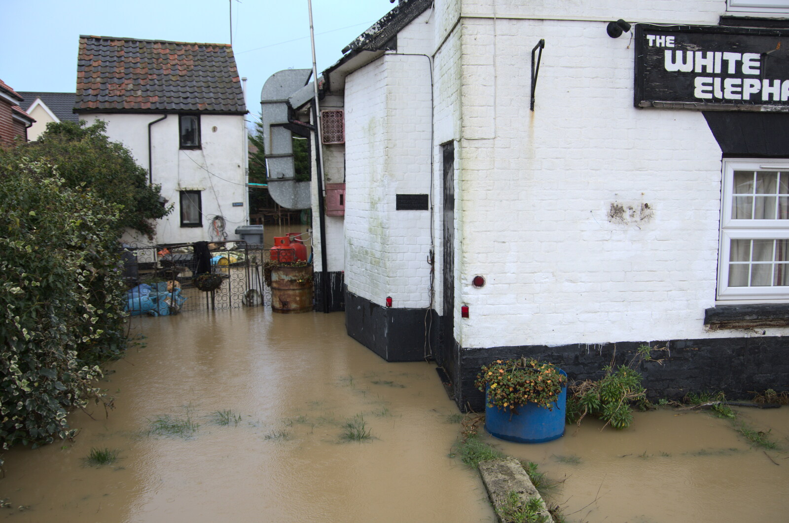 The small house by the White Elephant is surrounded from The Christmas Eve Floods, Diss, Norfolk - 24th December 2020