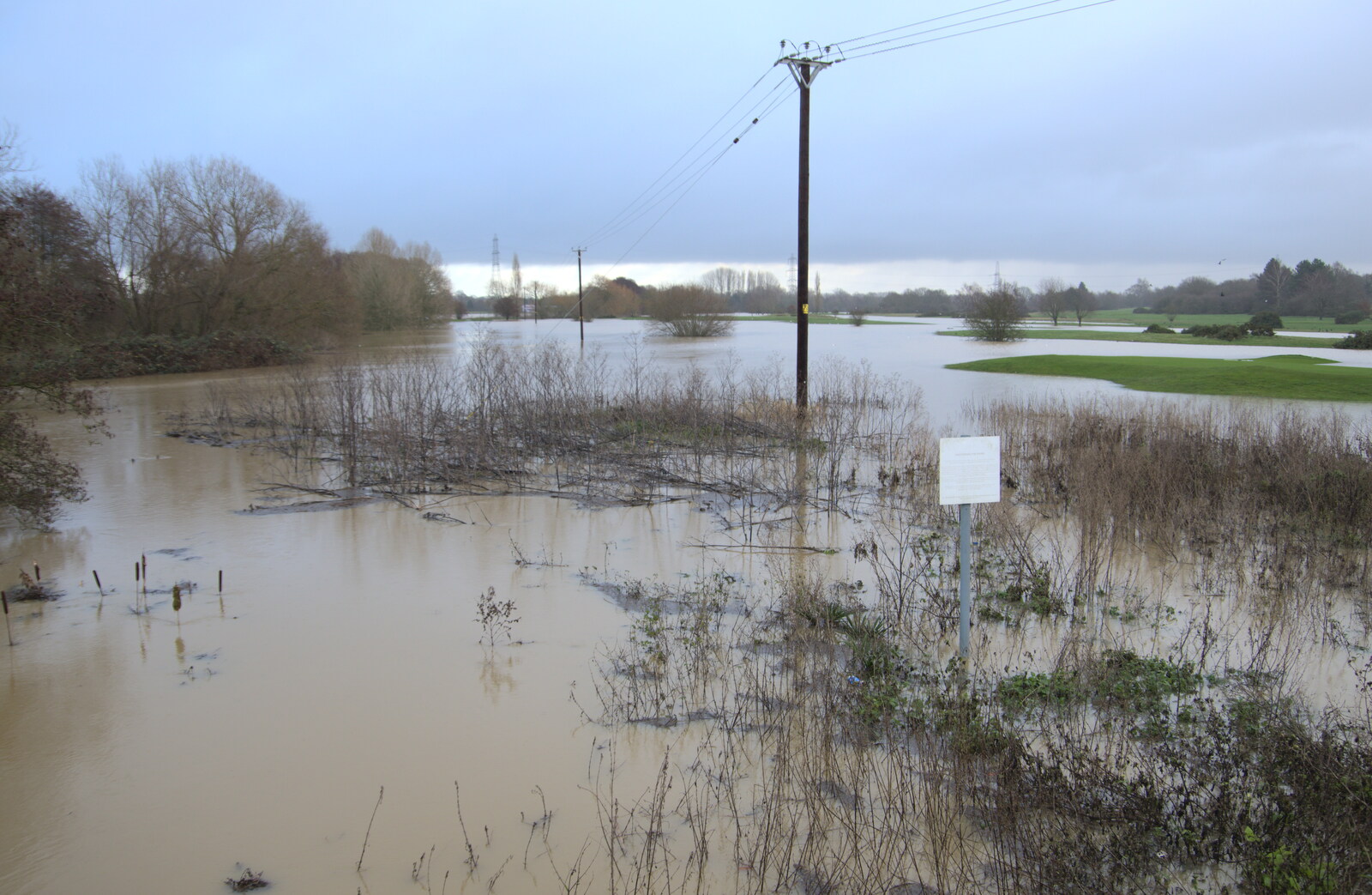 Another view of the submerged golf course from The Christmas Eve Floods, Diss, Norfolk - 24th December 2020