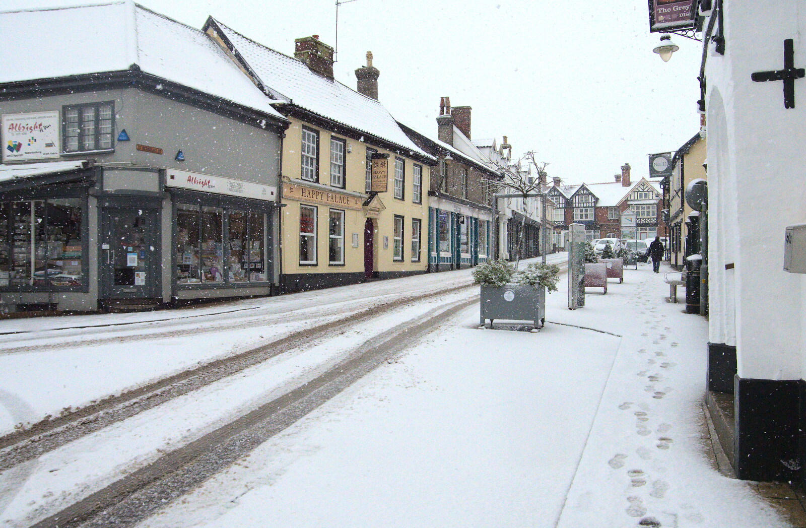 The very top of St. Nicholas Street from A Snowy Morning, Diss, Norfolk - 16th January 2021