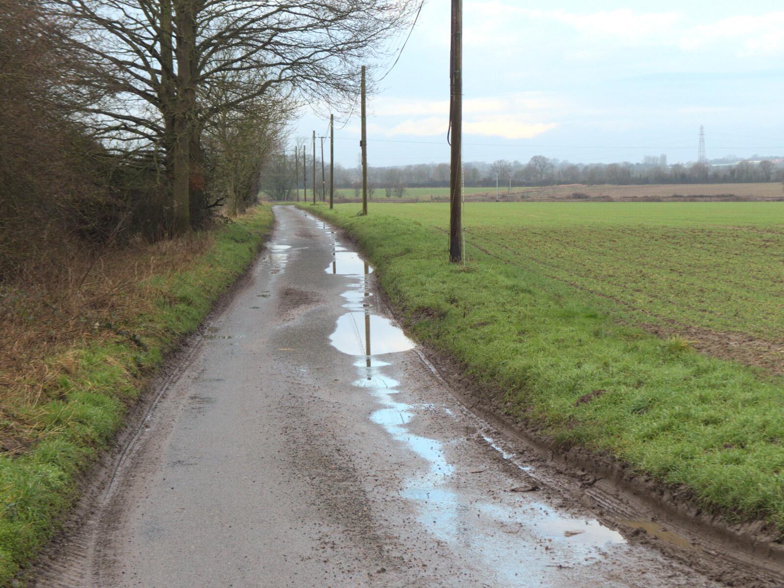 The road between Thrandeston and Mellis from Derelict Infants School and Ice Sculptures, Diss and Palgrave, Norfolk and Suffolk - 13th February 2021