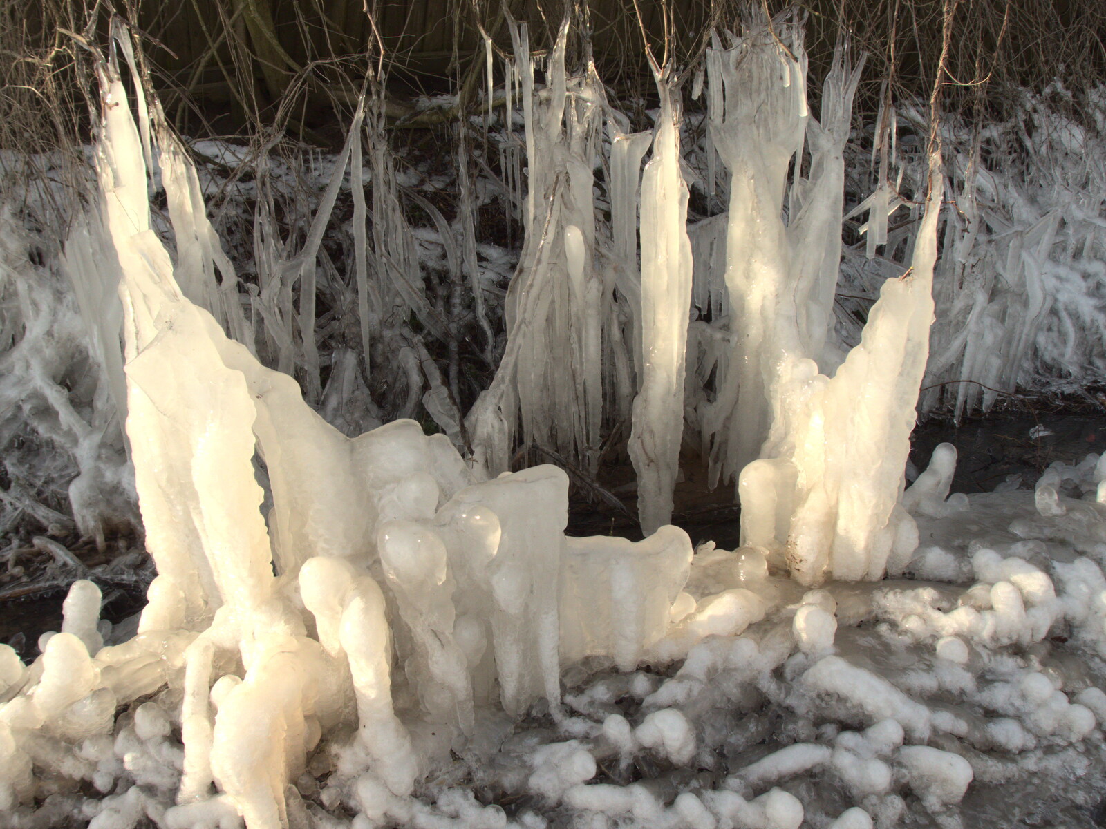The ice looks like candle wax of stalagmites from Derelict Infants School and Ice Sculptures, Diss and Palgrave, Norfolk and Suffolk - 13th February 2021
