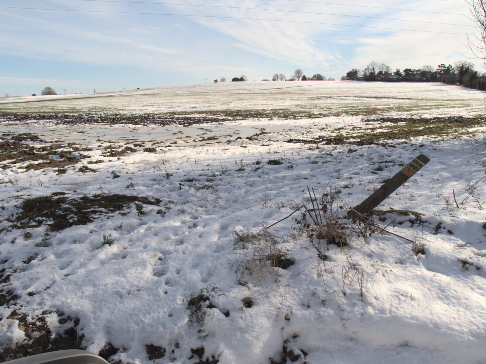 A snowy field on Denmark Hill from Derelict Infants School and Ice Sculptures, Diss and Palgrave, Norfolk and Suffolk - 13th February 2021