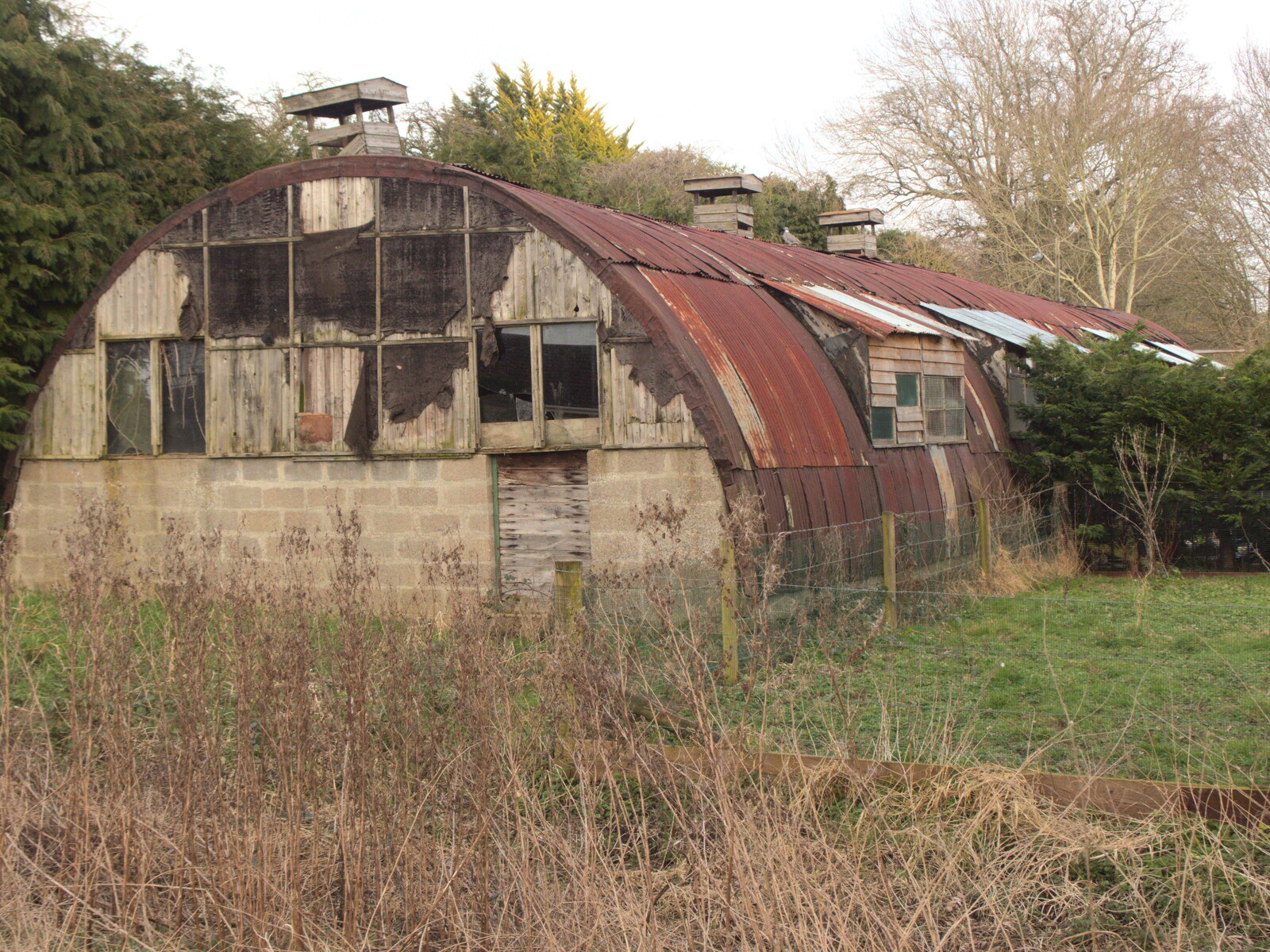 A cool semi-derelict Nissen Hut from The Mean Streets of Eye, Suffolk - 7th March 2021