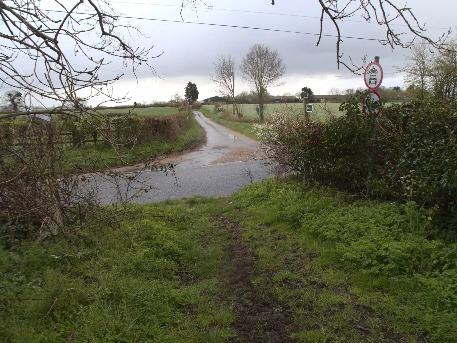 A view of the junction from Rapsy Tapsy lane, from Roadworks and Harry's Trampoline, Brome, Suffolk - 6th April 2021