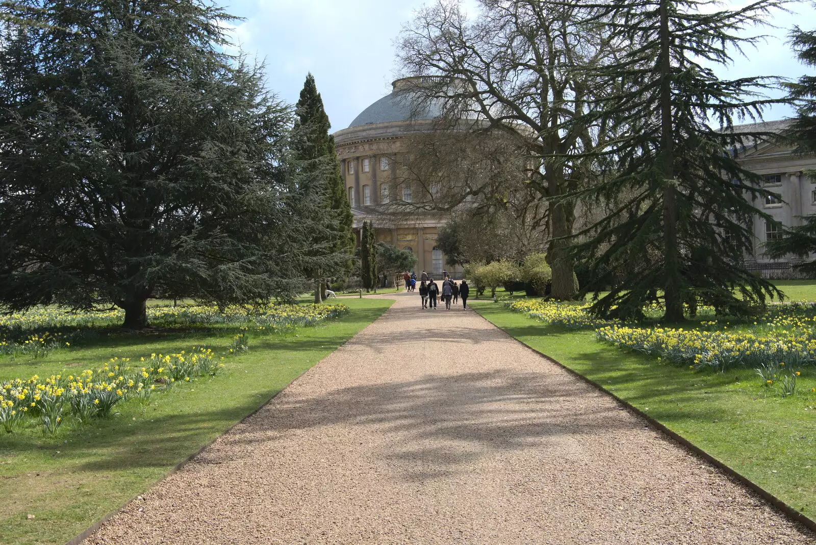 The gravel drive up to the rotunda, from A Return to Ickworth House, Horringer, Suffolk - 11th April 2021