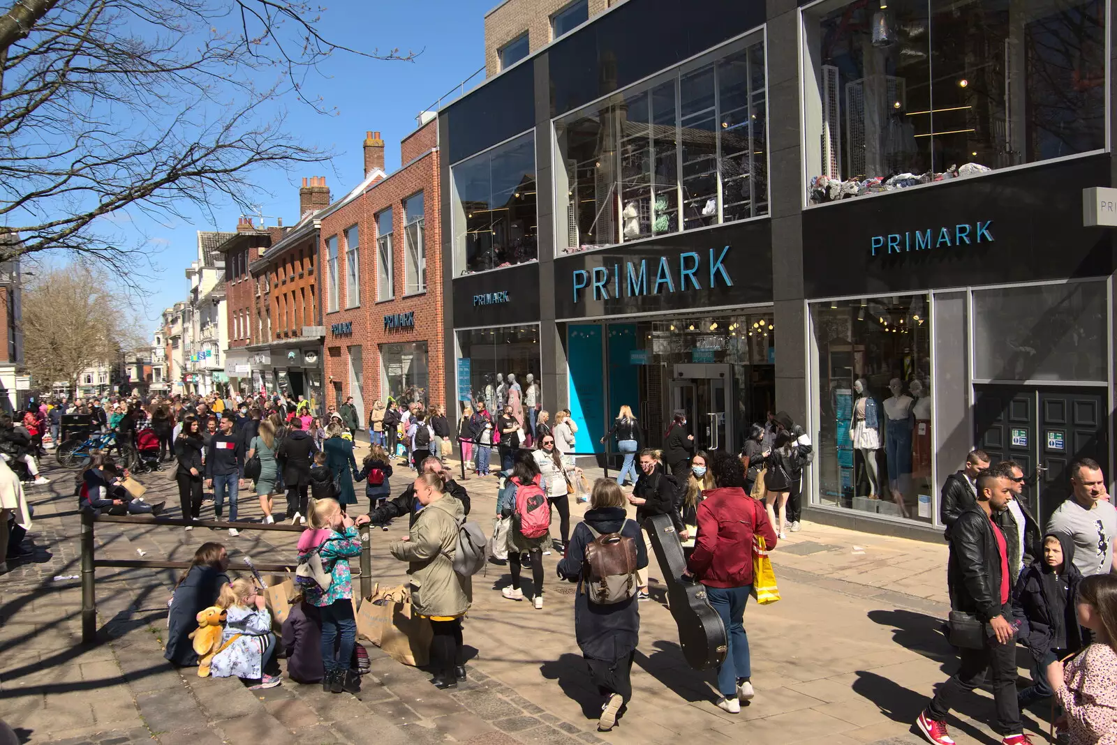 Gentleman's Walk is busy, from The Death of Debenhams, Rampant Horse Street, Norwich, Norfolk - 17th April 2021