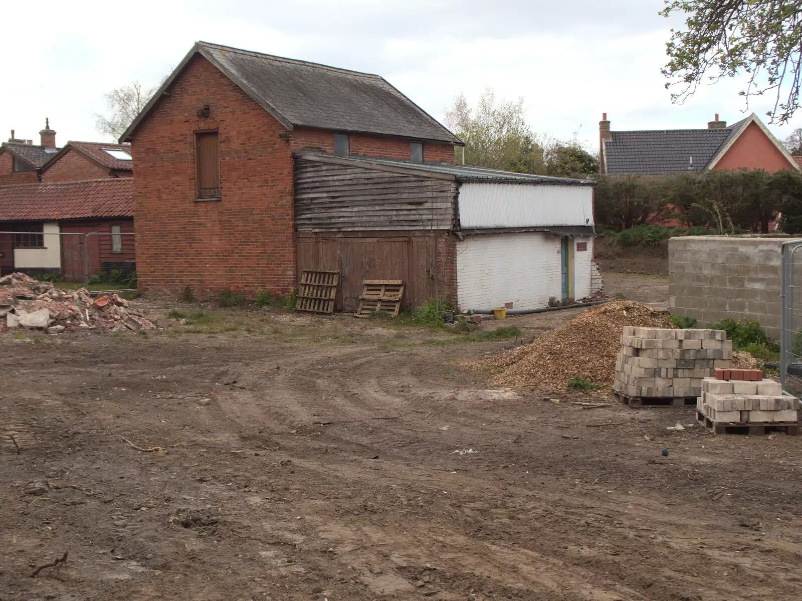 A disused commercial building in the middle of Eye, from BSCC Beer Garden Hypothermia, Hoxne and Brome, Suffolk - 22nd April 2021