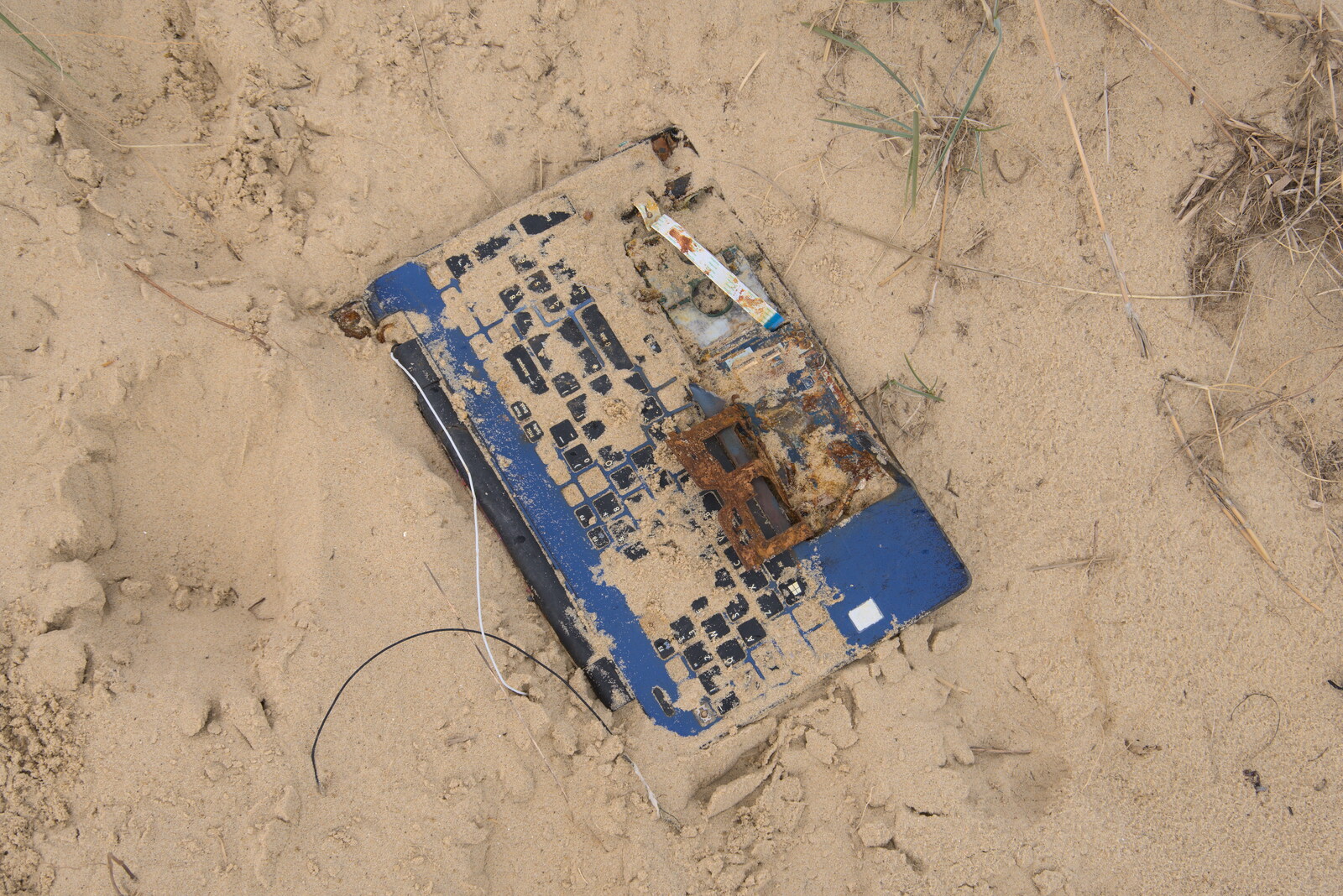 There's a discarded laptop on the beach from A Chilly Trip to the Beach, Southwold Harbour, Suffolk - 2nd May 2021
