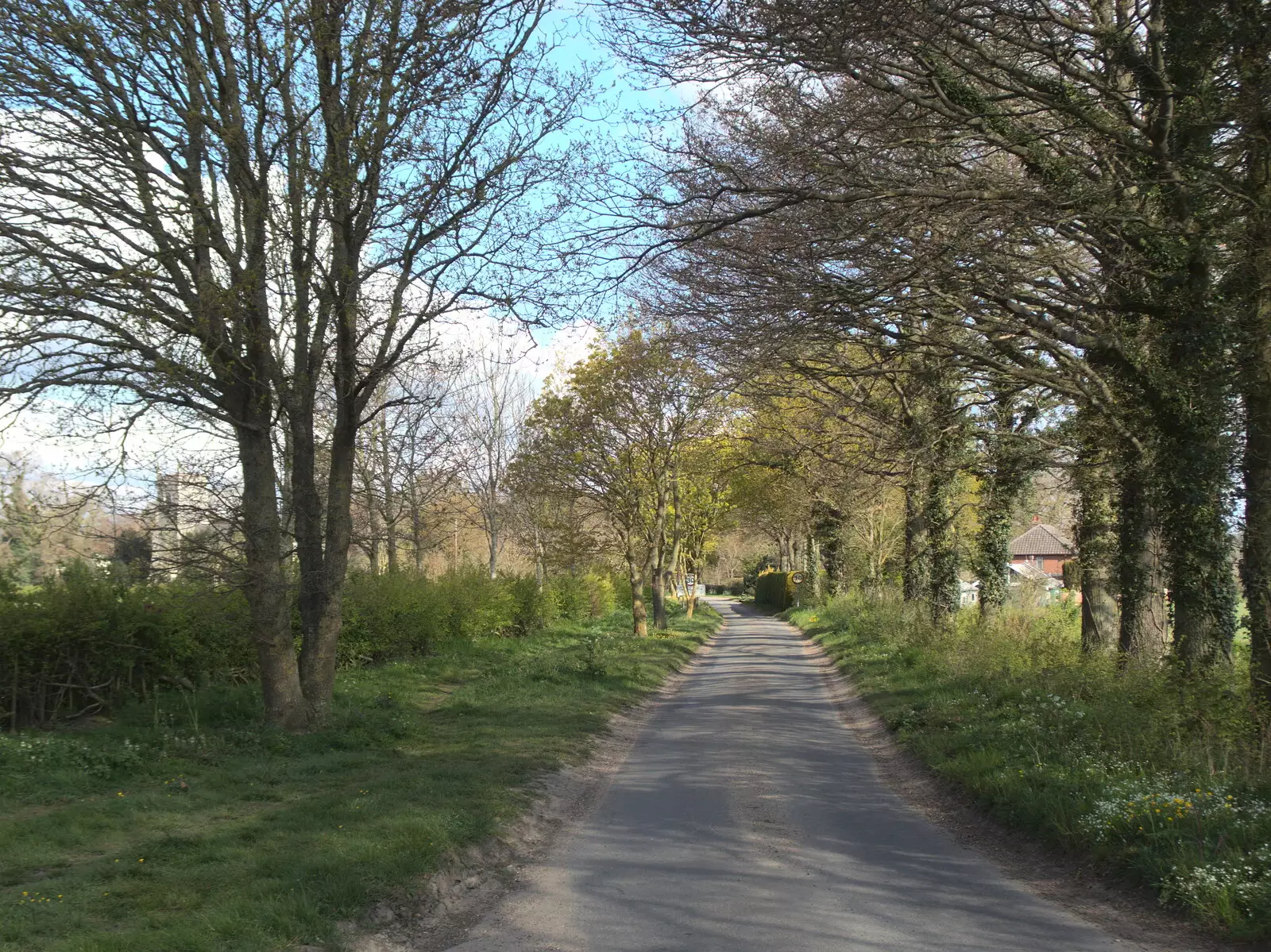 The road into Thrandeston, from A Vaccination Afternoon, Swaffham, Norfolk - 9th May 2021