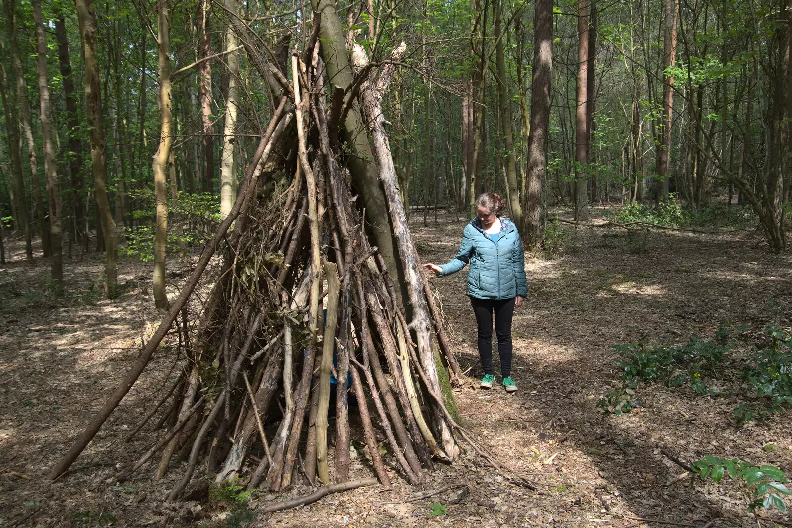 Isobel finds a den, from A Vaccination Afternoon, Swaffham, Norfolk - 9th May 2021