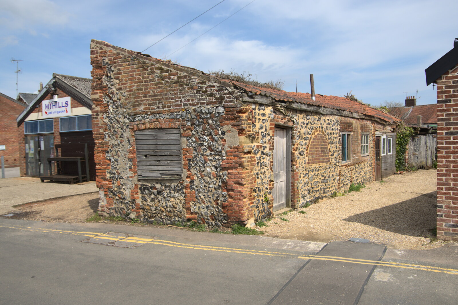 Brick and flint shed in Swaffham from A Vaccination Afternoon, Swaffham, Norfolk - 9th May 2021