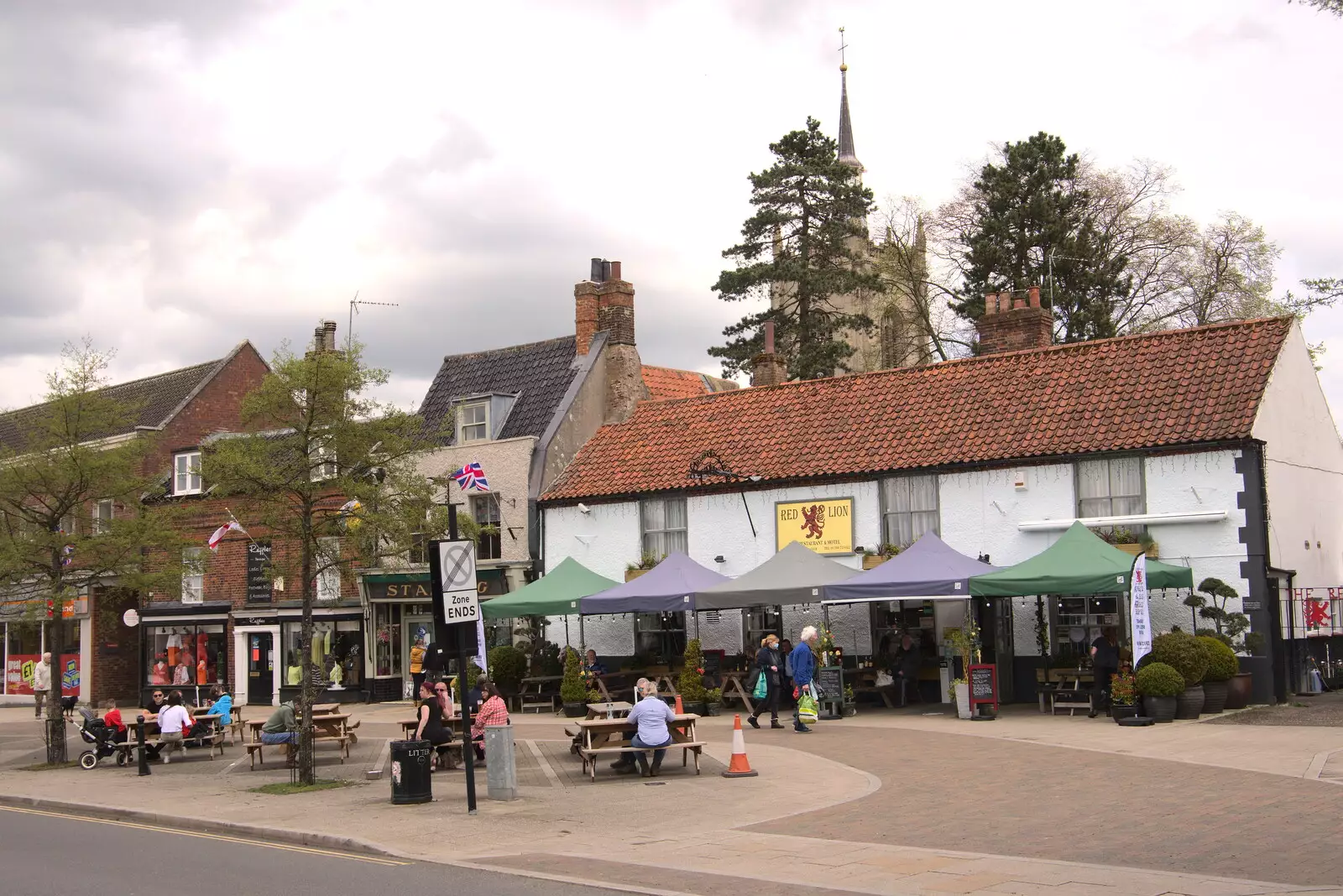 The Red Lion pub, from A Vaccination Afternoon, Swaffham, Norfolk - 9th May 2021