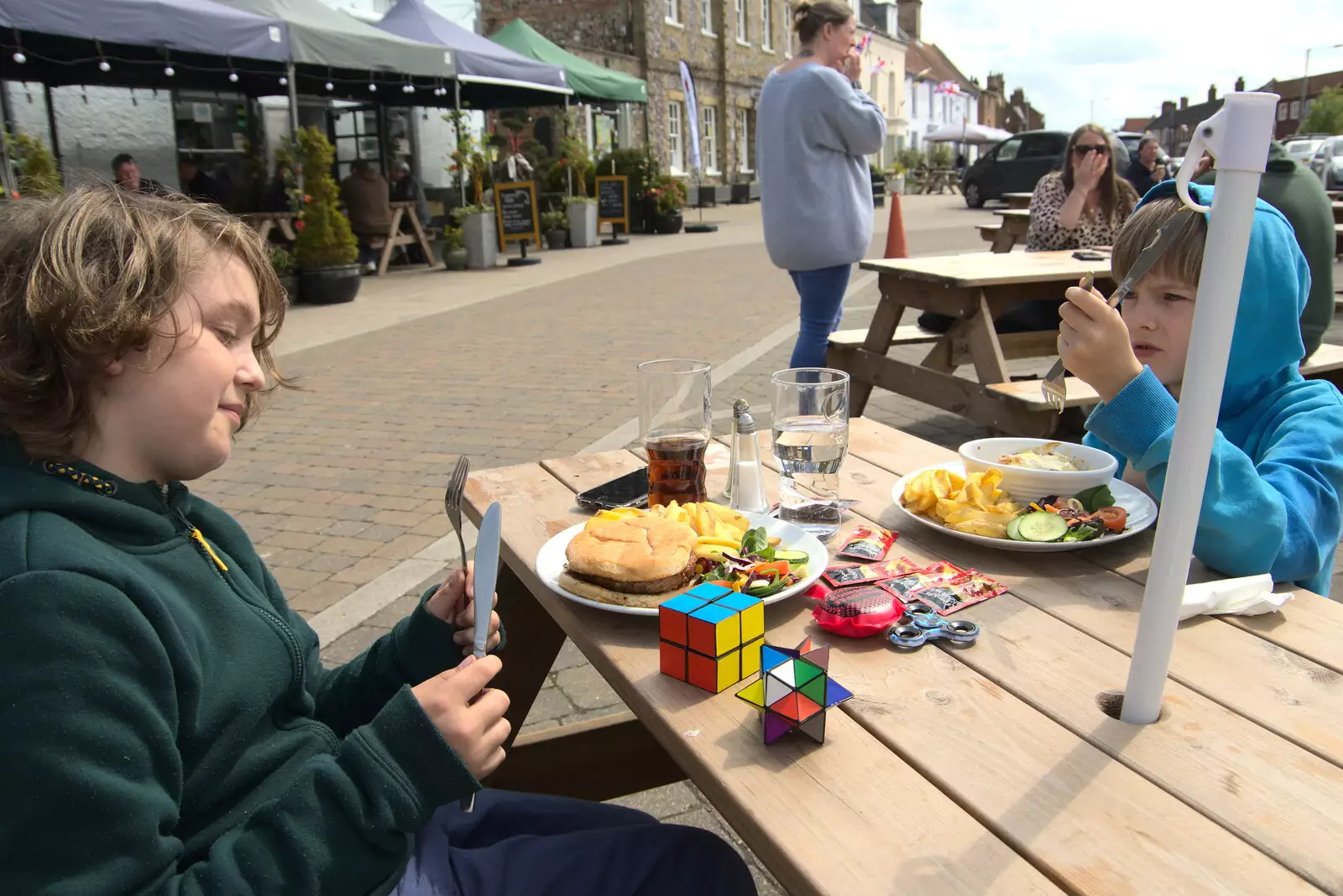 Lunch arrives at the Red Lion, from A Vaccination Afternoon, Swaffham, Norfolk - 9th May 2021