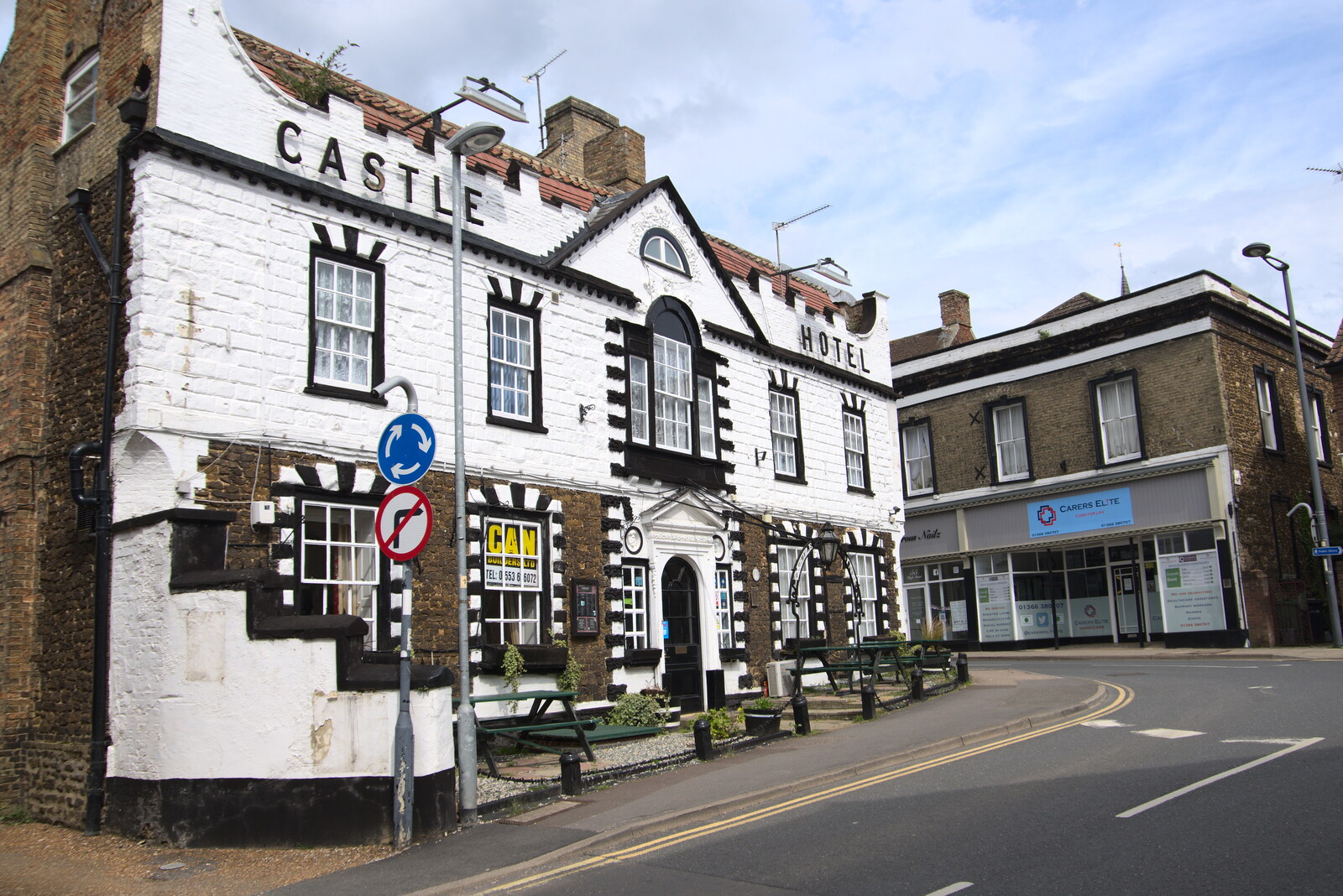 The vacant Castle Hotel from A Vaccination Afternoon, Swaffham, Norfolk - 9th May 2021