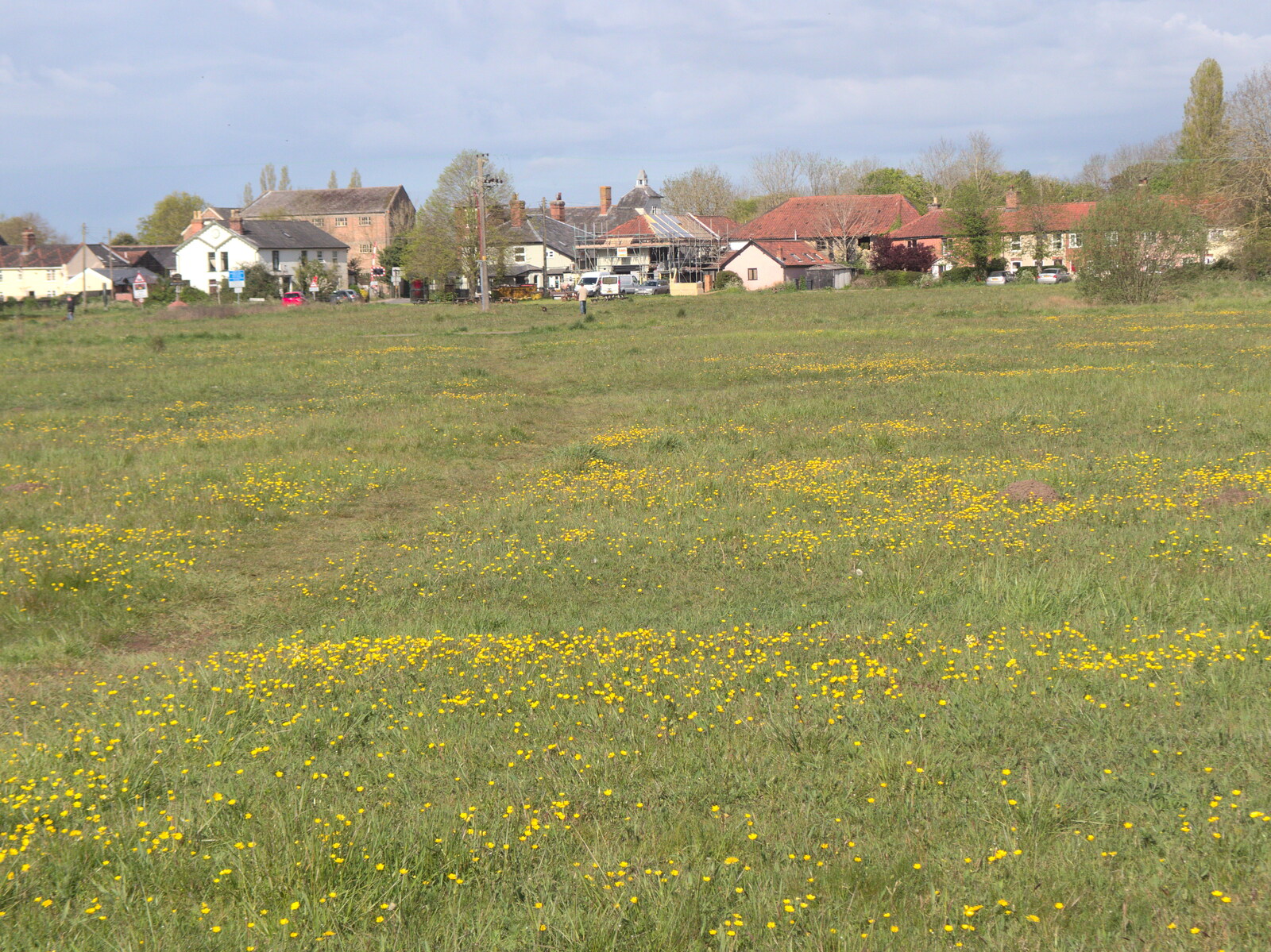 Mellis Common, looking towards the railway from The BSCC at the King's Head, Brockdish, Norfolk - 13th May 2021