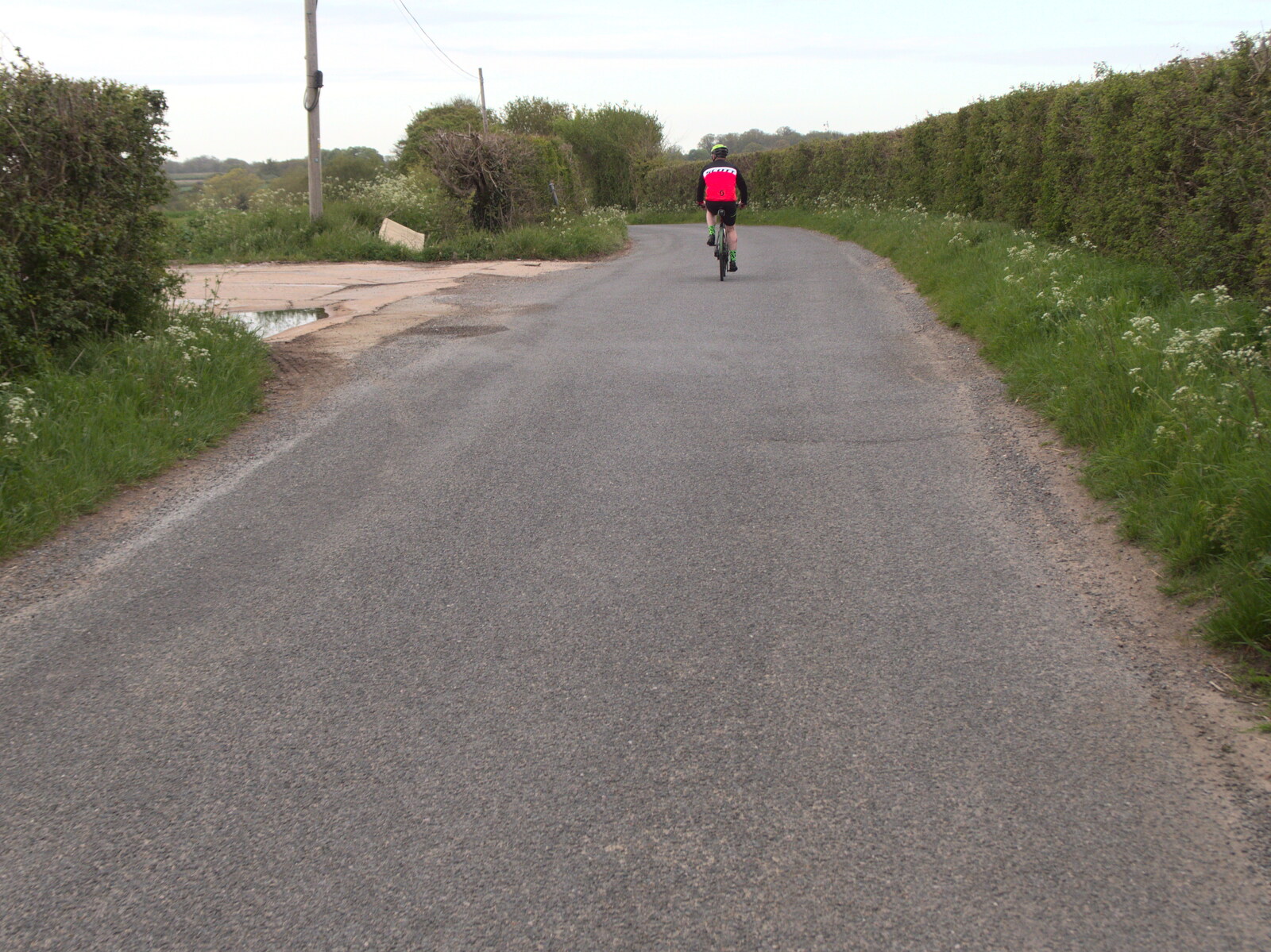 Gaz heads off down Oakley Hill from The BSCC at the King's Head, Brockdish, Norfolk - 13th May 2021