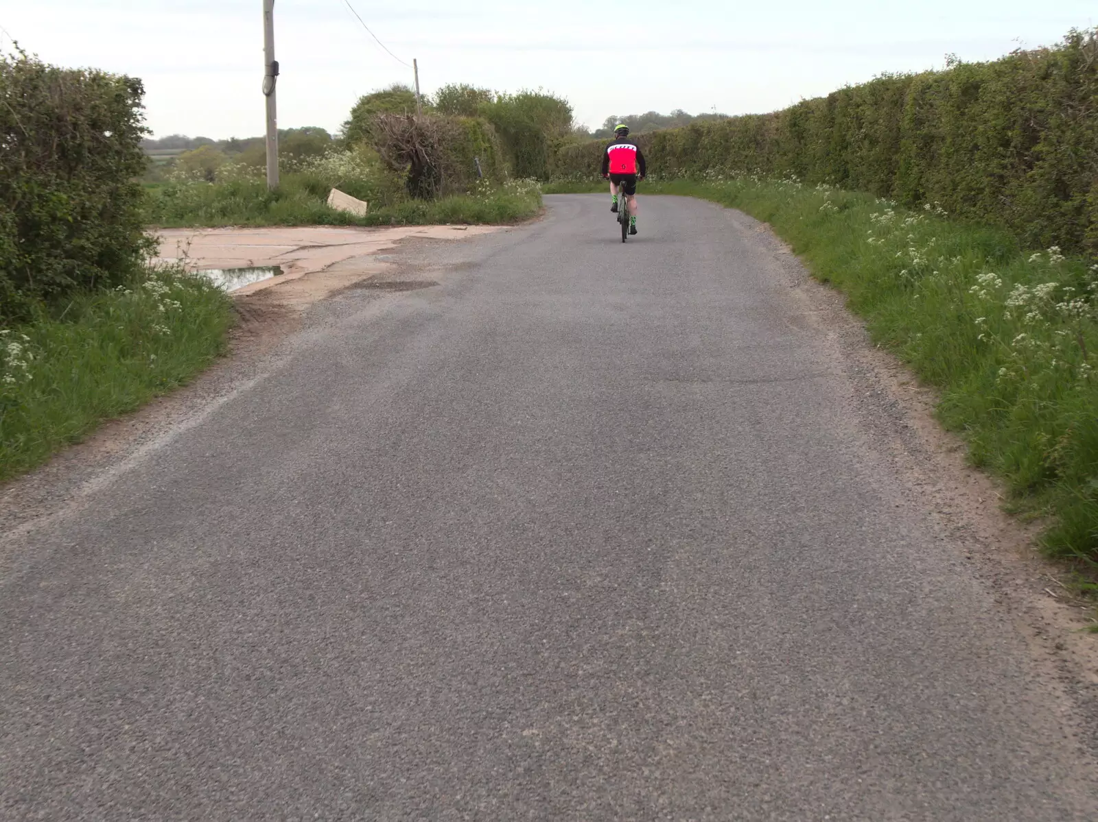 Gaz heads off down Oakley Hill, from The BSCC at the King's Head, Brockdish, Norfolk - 13th May 2021