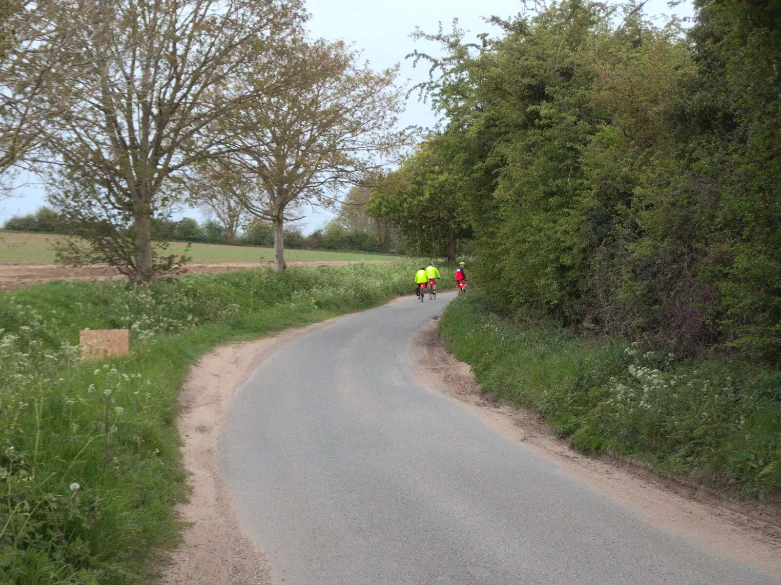 The BSCC heads off to Hoxne, from The BSCC at the King's Head, Brockdish, Norfolk - 13th May 2021