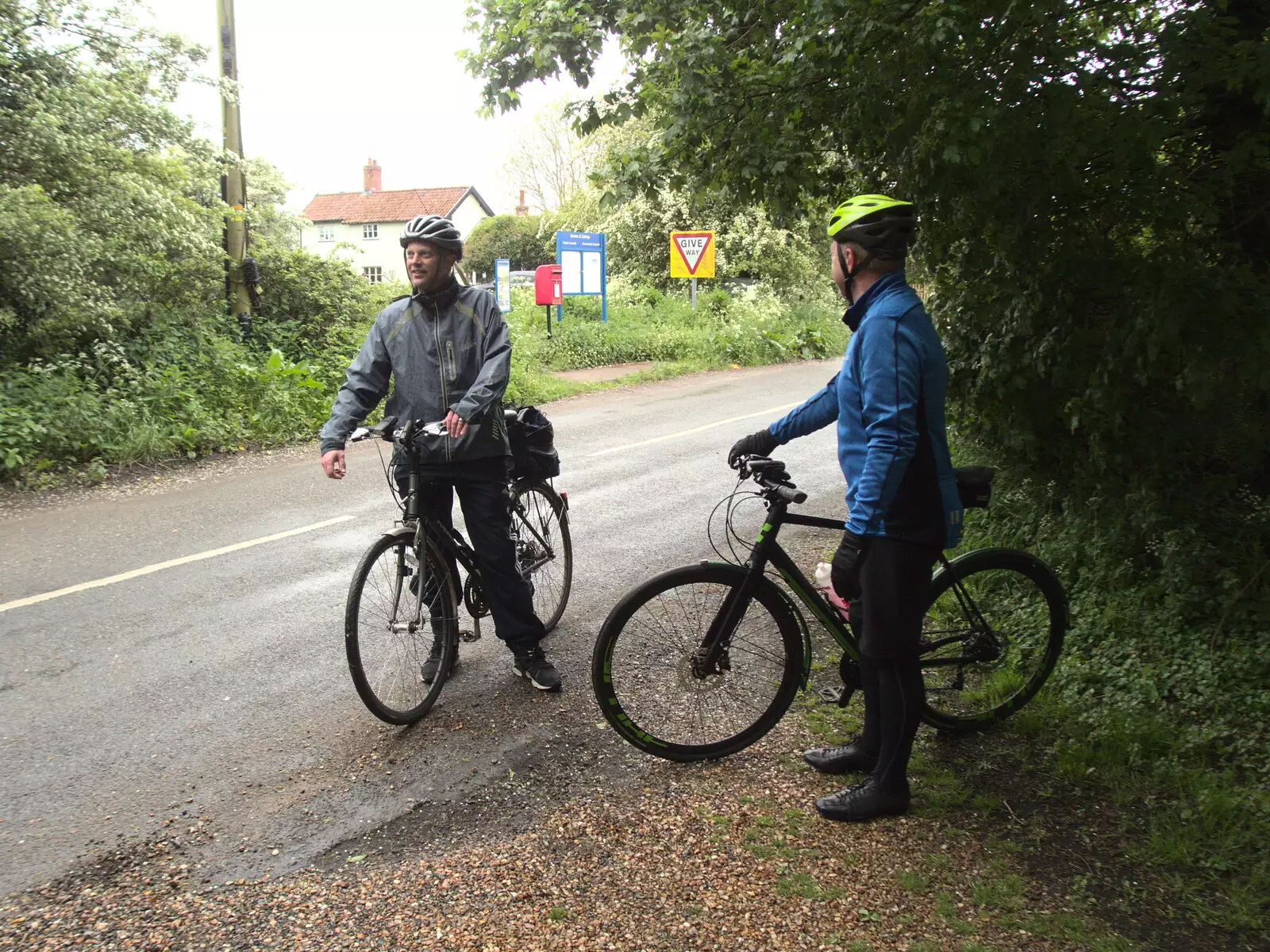 Paul and Gaz take shelter under a tree, from The BSCC at the Ampersand Tap, Sawmills Road, Diss, Norfolk - 20th May 2021