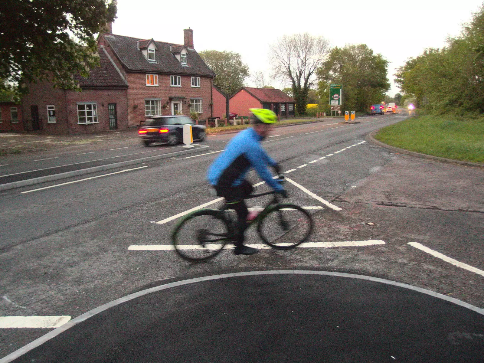 Gaz spins around the island as we wait for Paul, from The BSCC at the Ampersand Tap, Sawmills Road, Diss, Norfolk - 20th May 2021