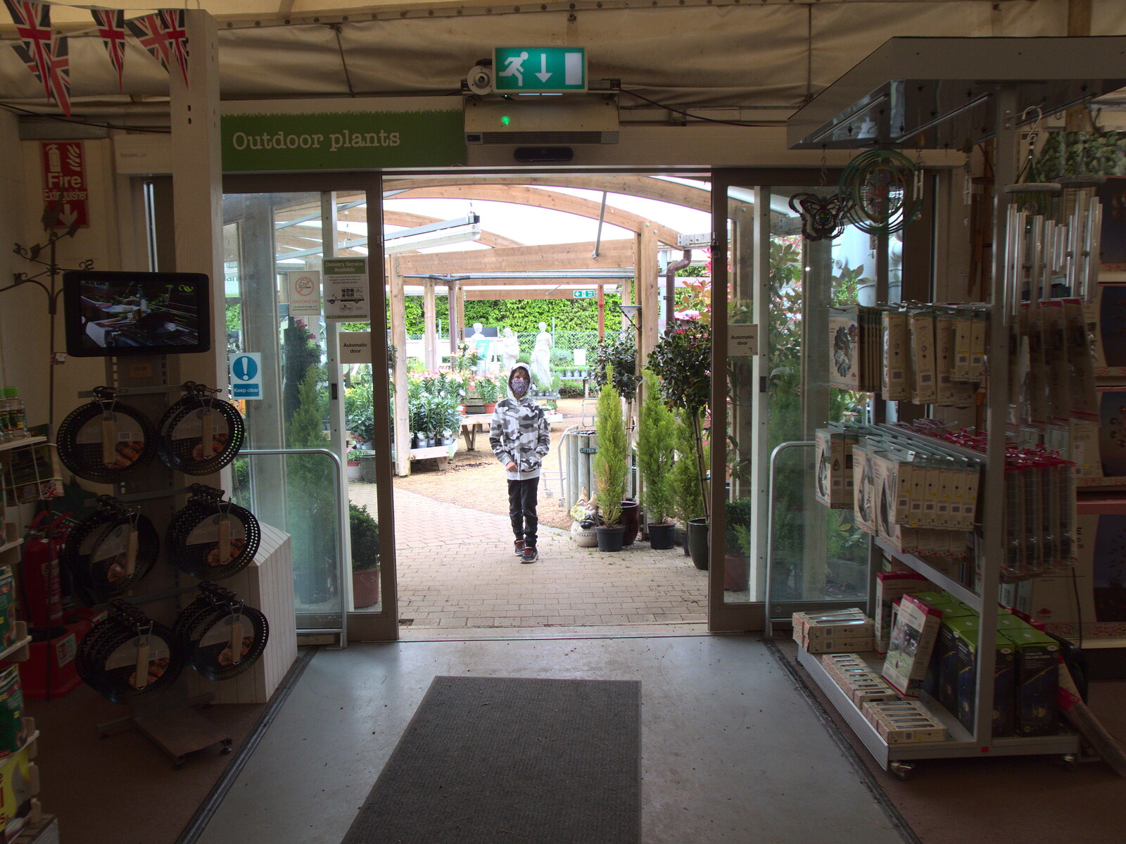 Harry teases the automatic doors from Garden Centres, and Hamish Visits, Brome, Suffolk - 28th May 2021