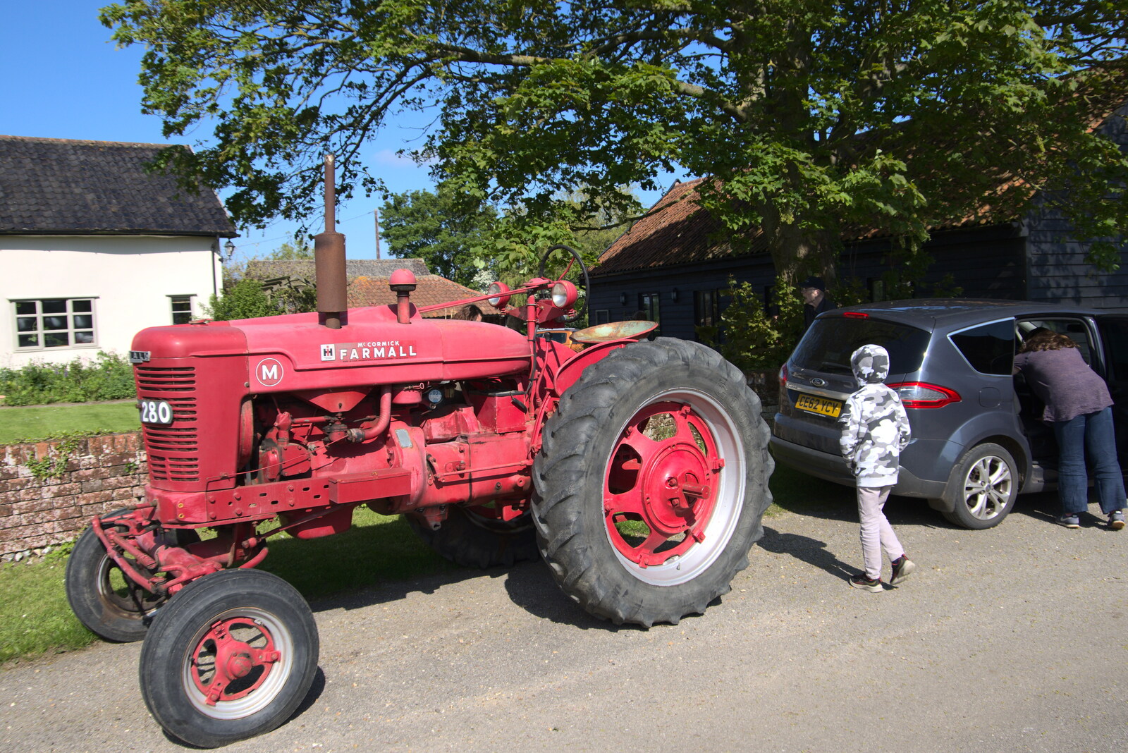 Clive's Farmall tractor from A Day at the Beach with Sis, Southwold, Suffolk - 31st May 2021