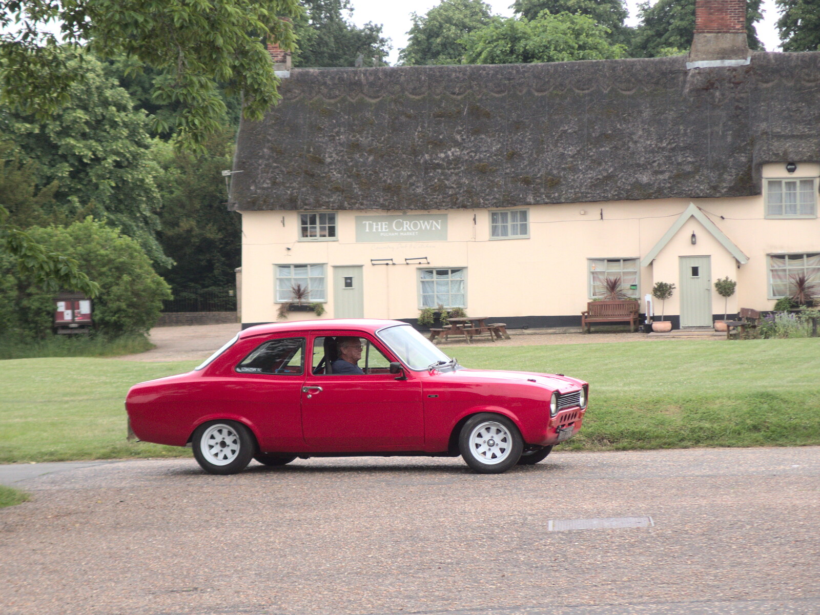 A nice Mark 1 Escort drives off from A BSCC Ride to Pulham Market, Norfolk - 17th June 2021