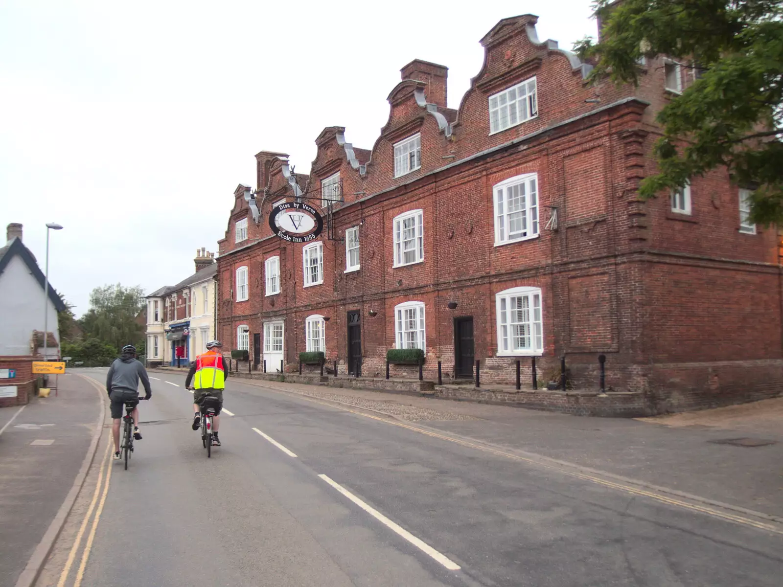 The Scole Inn in, er, Scole, from A BSCC Ride to Pulham Market, Norfolk - 17th June 2021