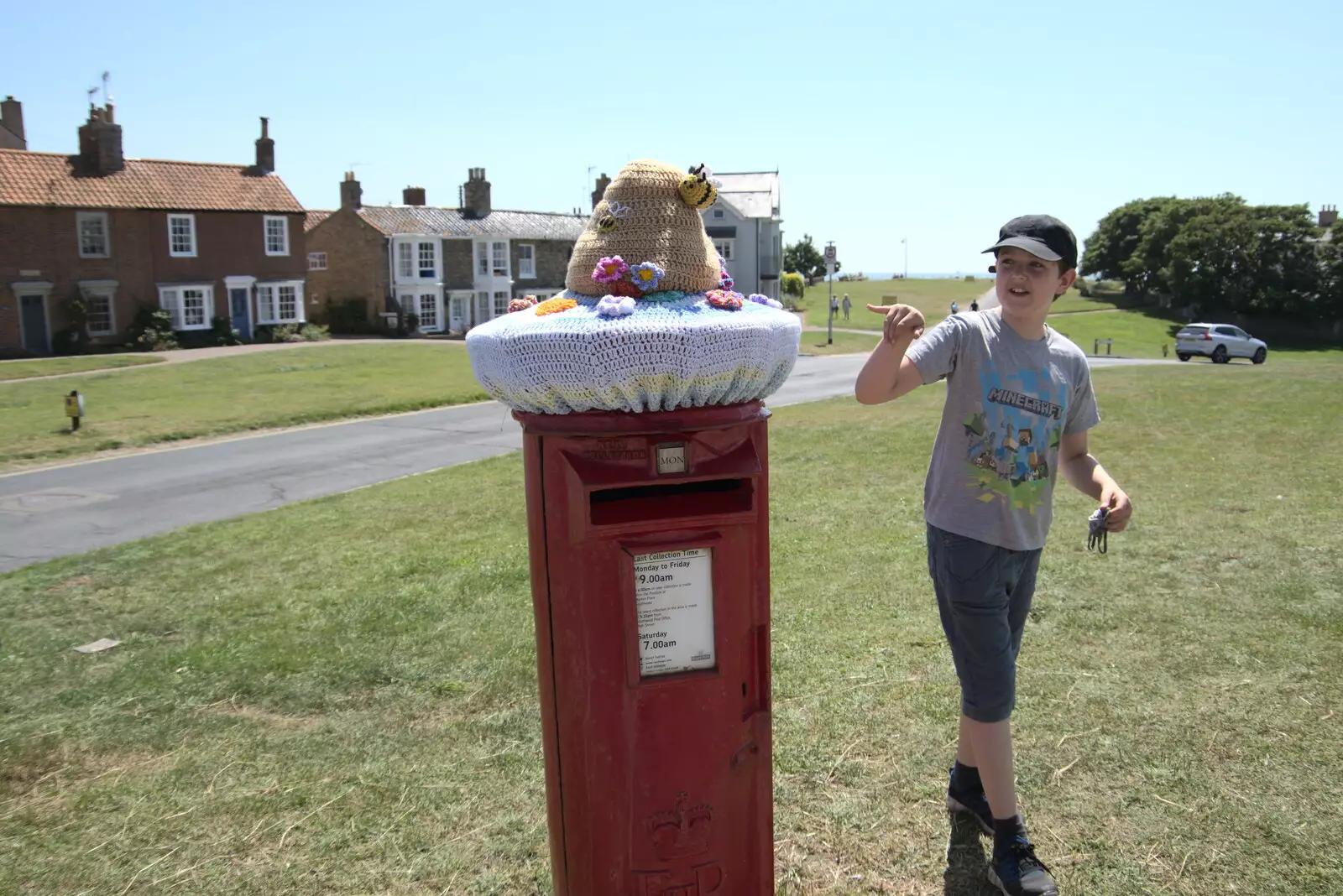 Fred points at the knitting on South Green, from A Day on the Beach, Southwold, Suffolk - 18th July 2021