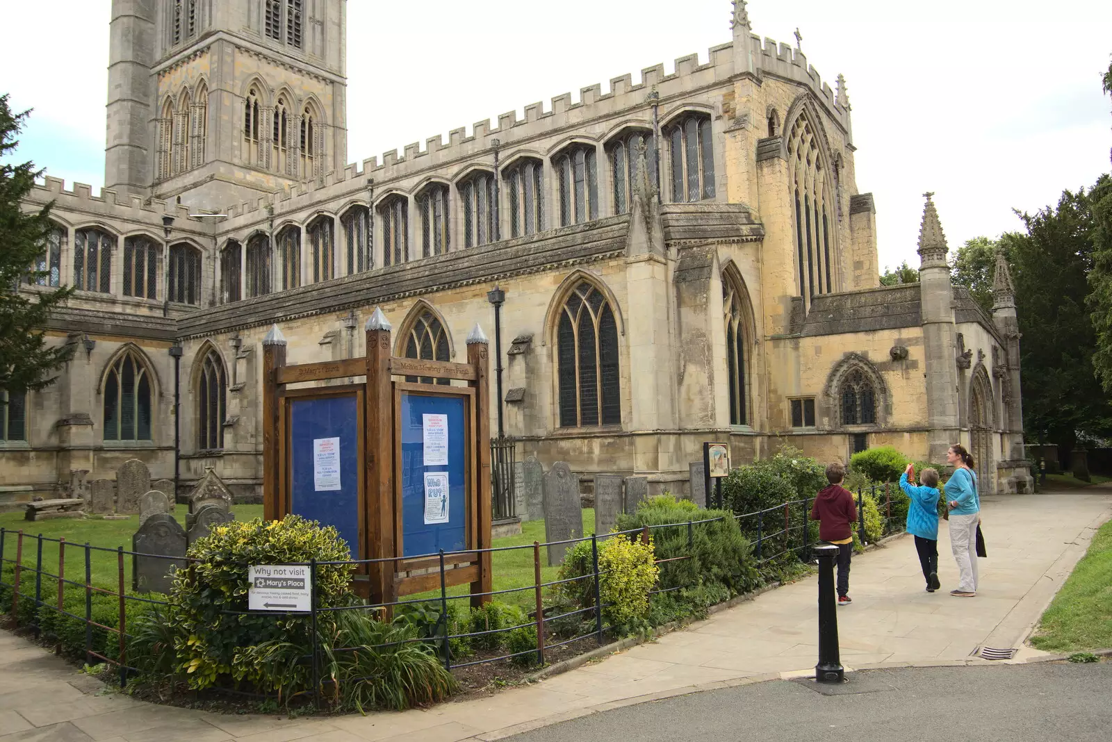 We pause to look at St. Mary's Church, from Pork Pies and Dockside Dereliction, Melton Mowbray and Liverpool - 7th August 2021