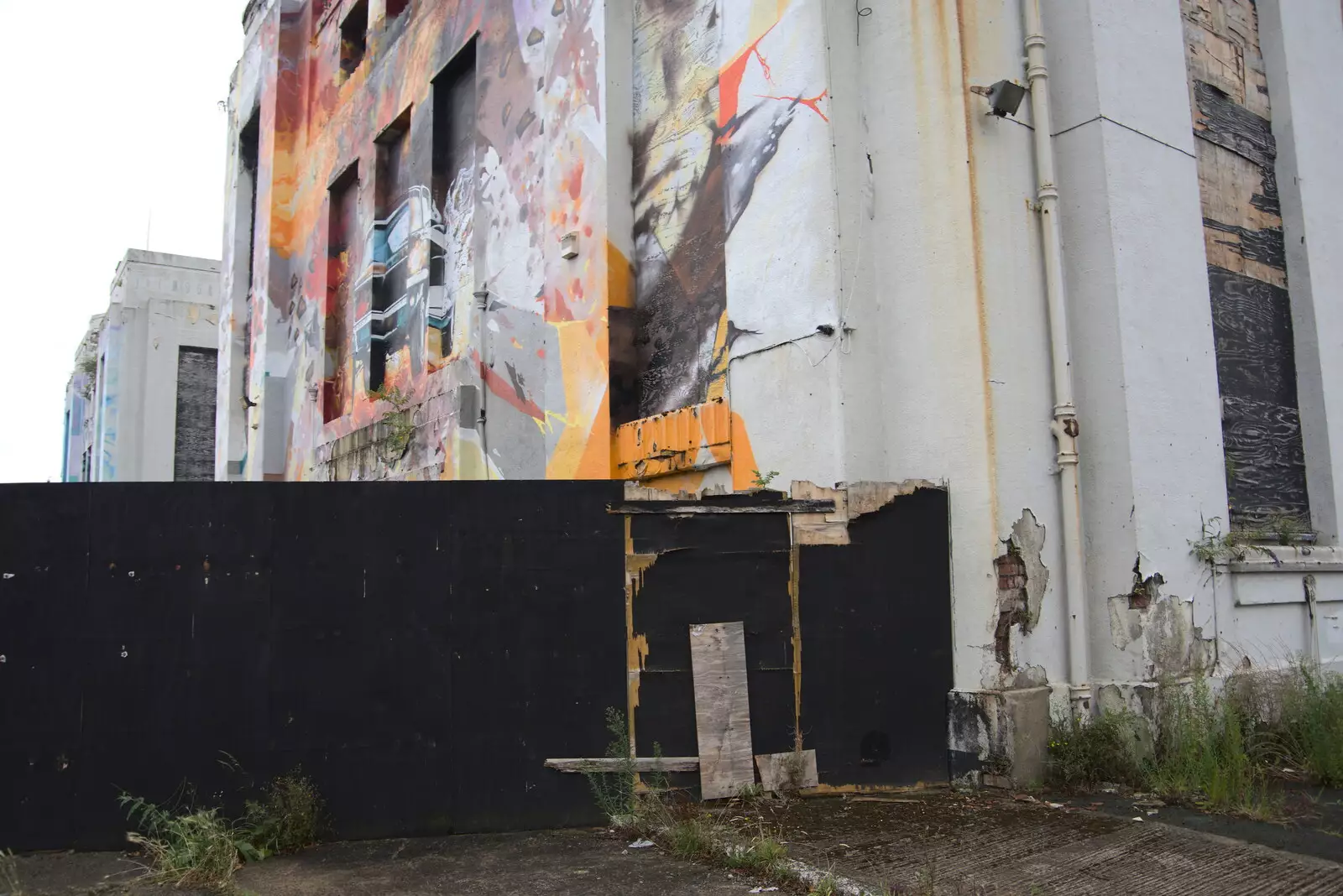 Bright graffiti, from Pork Pies and Dockside Dereliction, Melton Mowbray and Liverpool - 7th August 2021