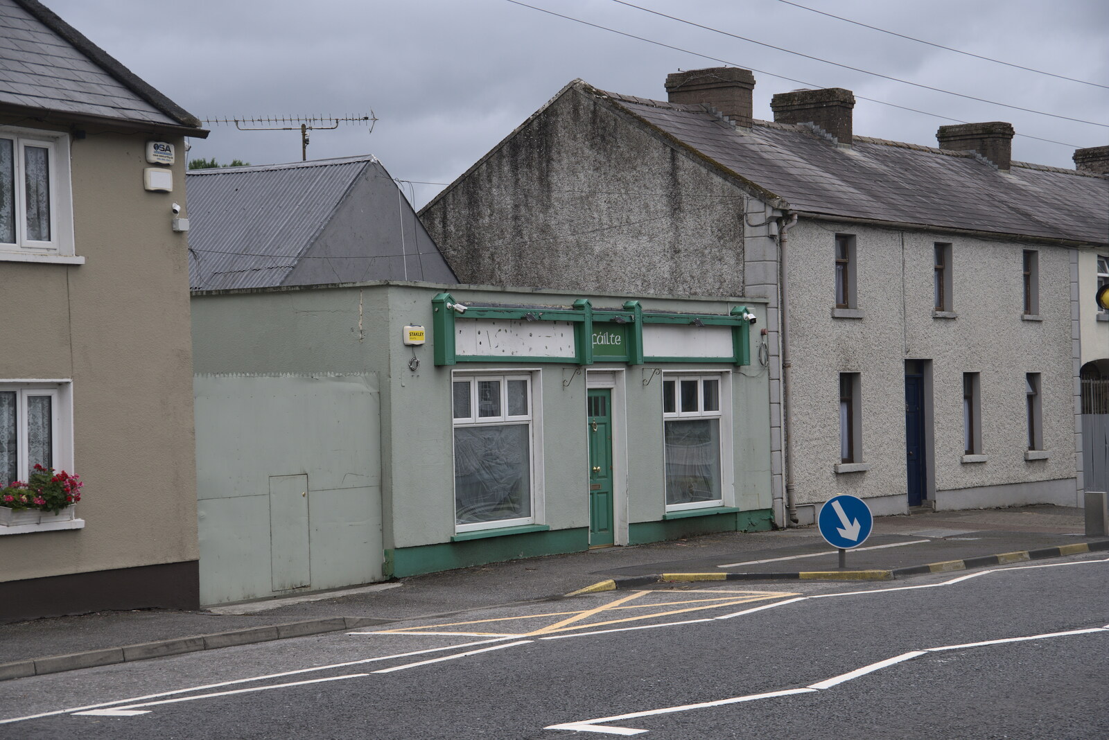 Pints of Guinness and Streedagh Beach, Grange and Sligo, Ireland - 9th August 2021: The remains of a derelict bar