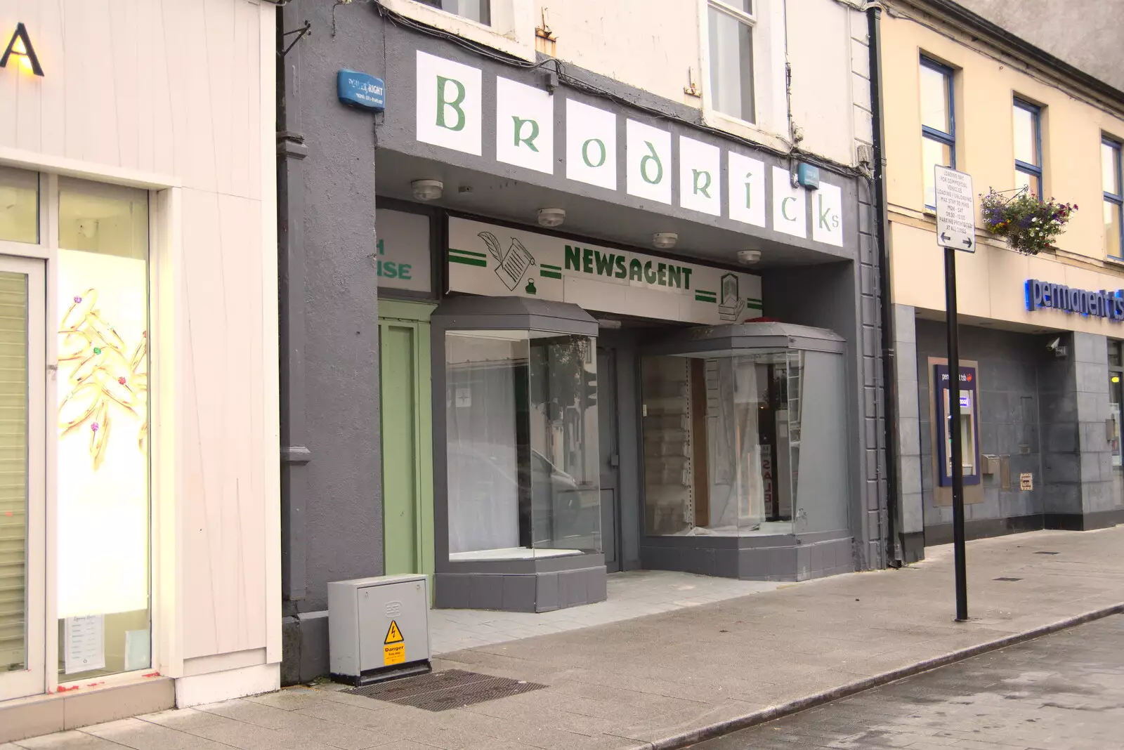 A closed-down newsagent on Grattan Street, from Pints of Guinness and Streedagh Beach, Grange and Sligo, Ireland - 9th August 2021