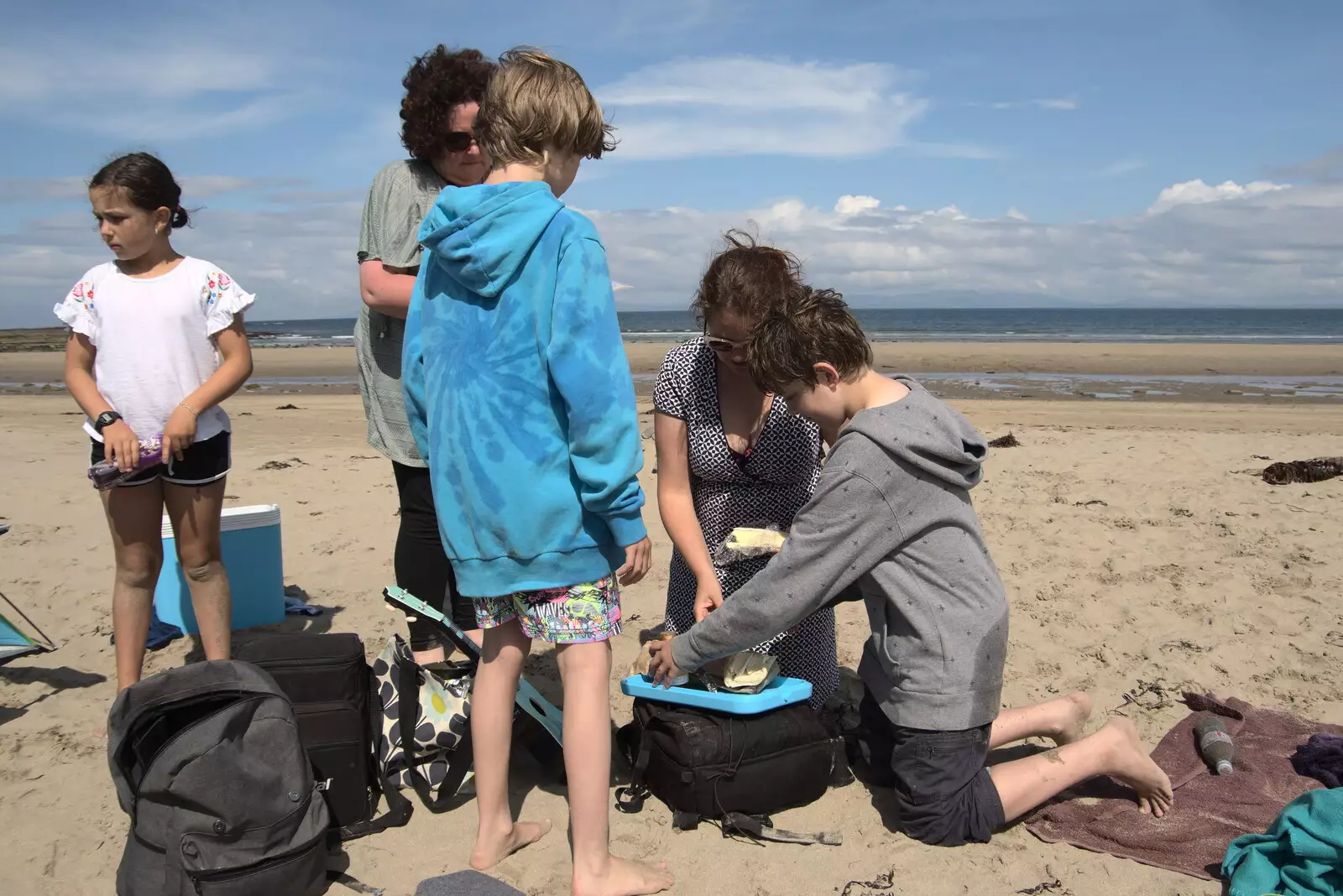 It's picnic time, from Pints of Guinness and Streedagh Beach, Grange and Sligo, Ireland - 9th August 2021