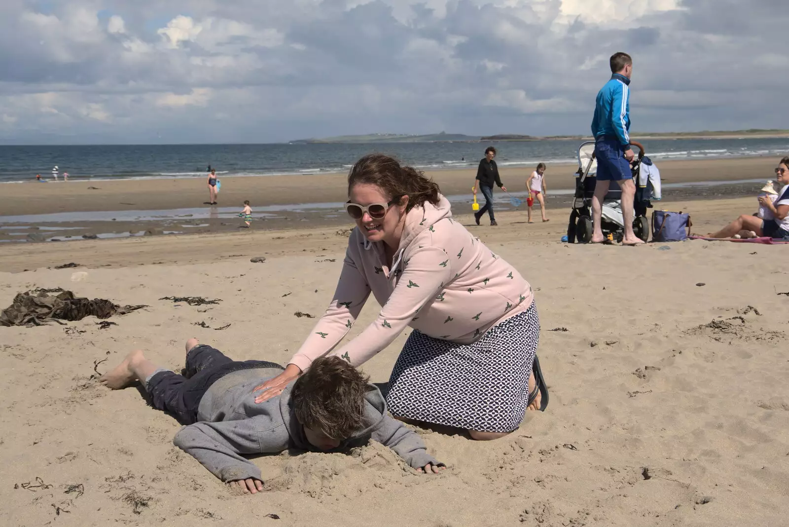 Fred gets a massage, from Pints of Guinness and Streedagh Beach, Grange and Sligo, Ireland - 9th August 2021