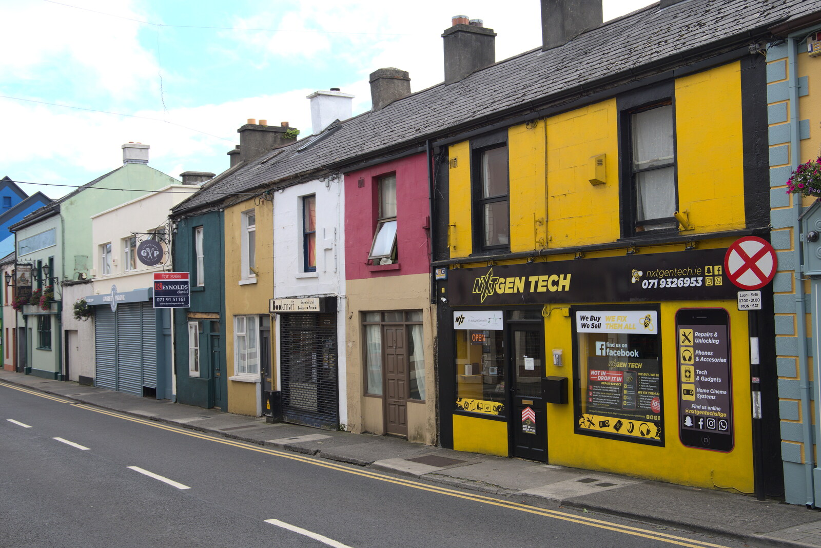 Pints of Guinness and Streedagh Beach, Grange and Sligo, Ireland - 9th August 2021: Shuttered shops on Bridge Street