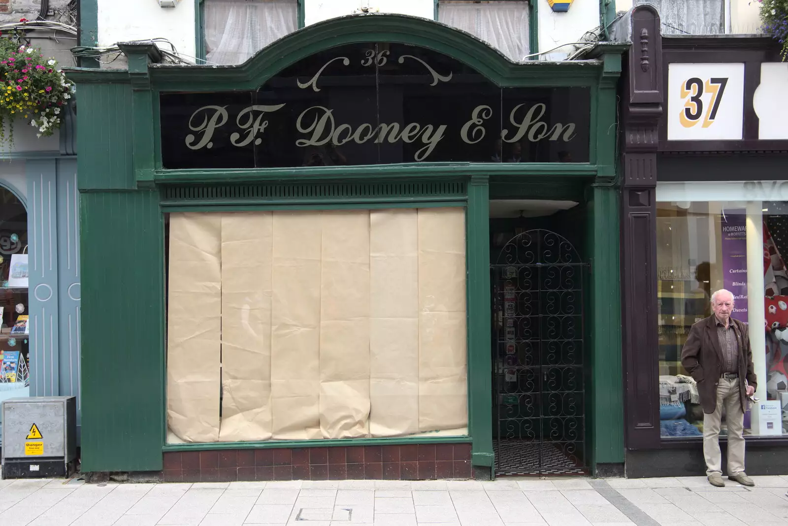 The closed-down P F Dooney and Son, from A Trip to Manorhamilton, County Leitrim, Ireland - 11th August 2021