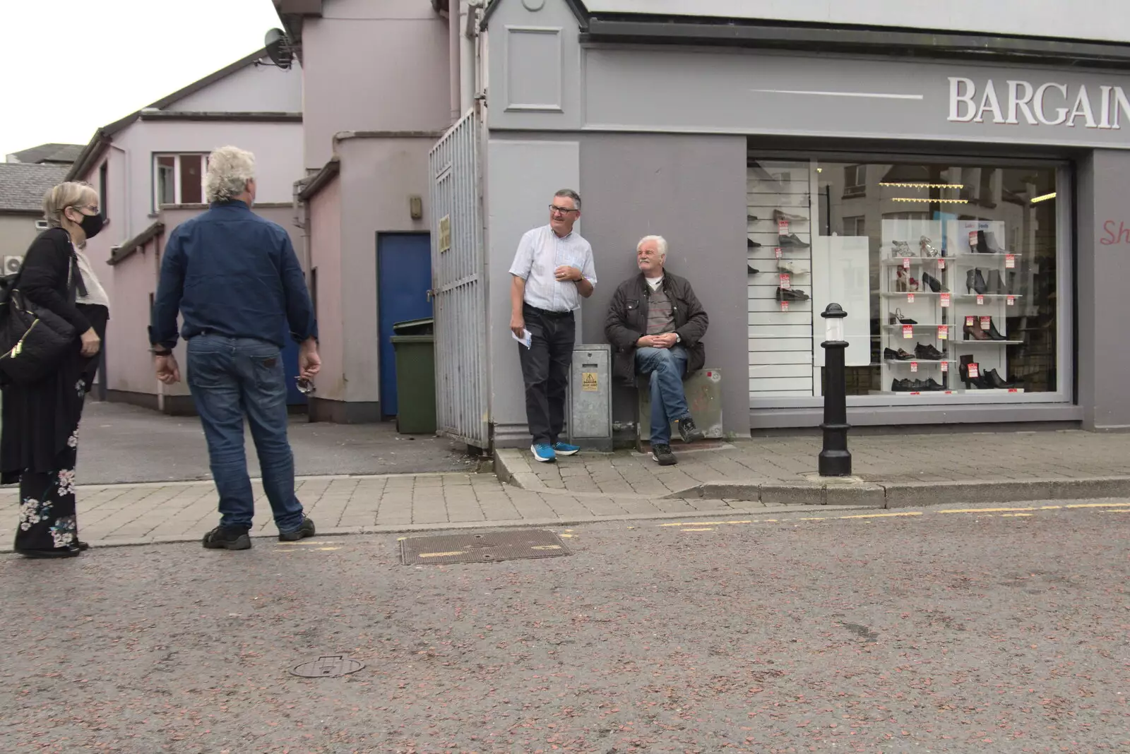 A couple of geezers chat, from A Trip to Manorhamilton, County Leitrim, Ireland - 11th August 2021