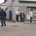 A couple of geezers chat, A Trip to Manorhamilton, County Leitrim, Ireland - 11th August 2021