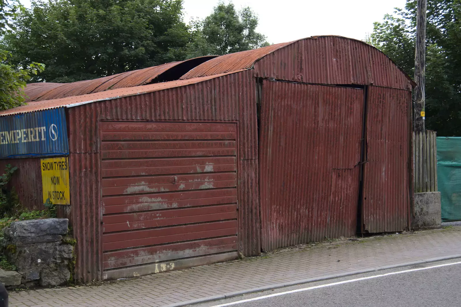 A derelict tin shed, from A Trip to Manorhamilton, County Leitrim, Ireland - 11th August 2021