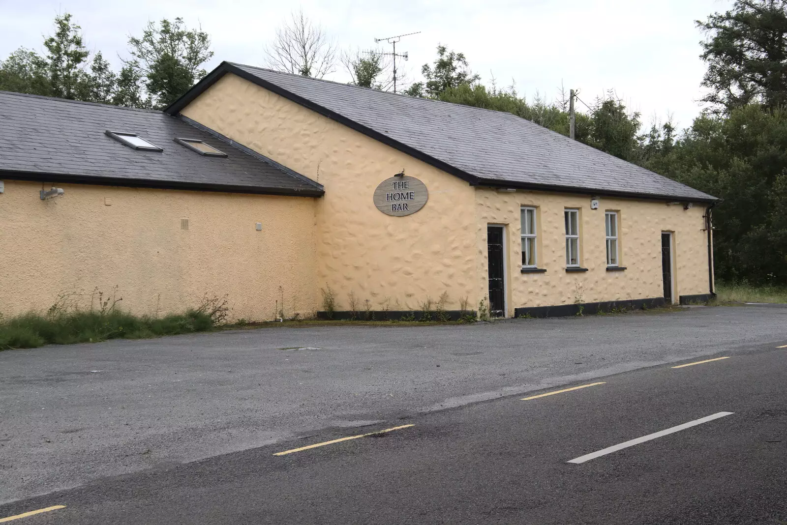 The abandoned Home Bar at Ros Inbhir, from A Trip to Manorhamilton, County Leitrim, Ireland - 11th August 2021